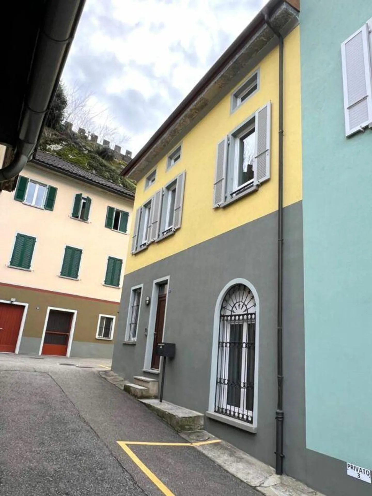 SINGLE-FAMILY HOUSE 4.5 ROOMS - RENOVATED - Photo 2 of 8