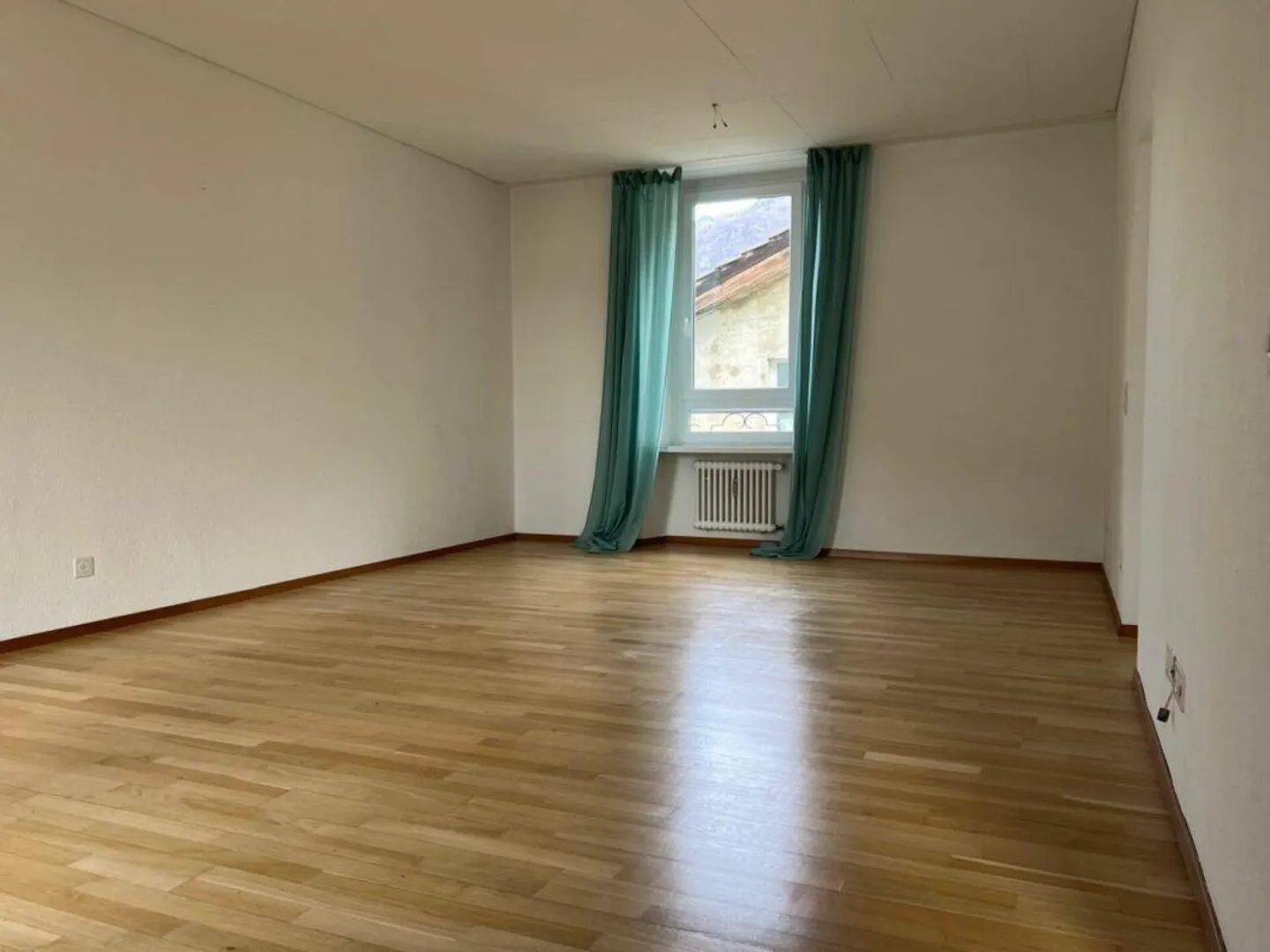 SINGLE-FAMILY HOUSE 4.5 ROOMS - RENOVATED - Photo 3 of 8