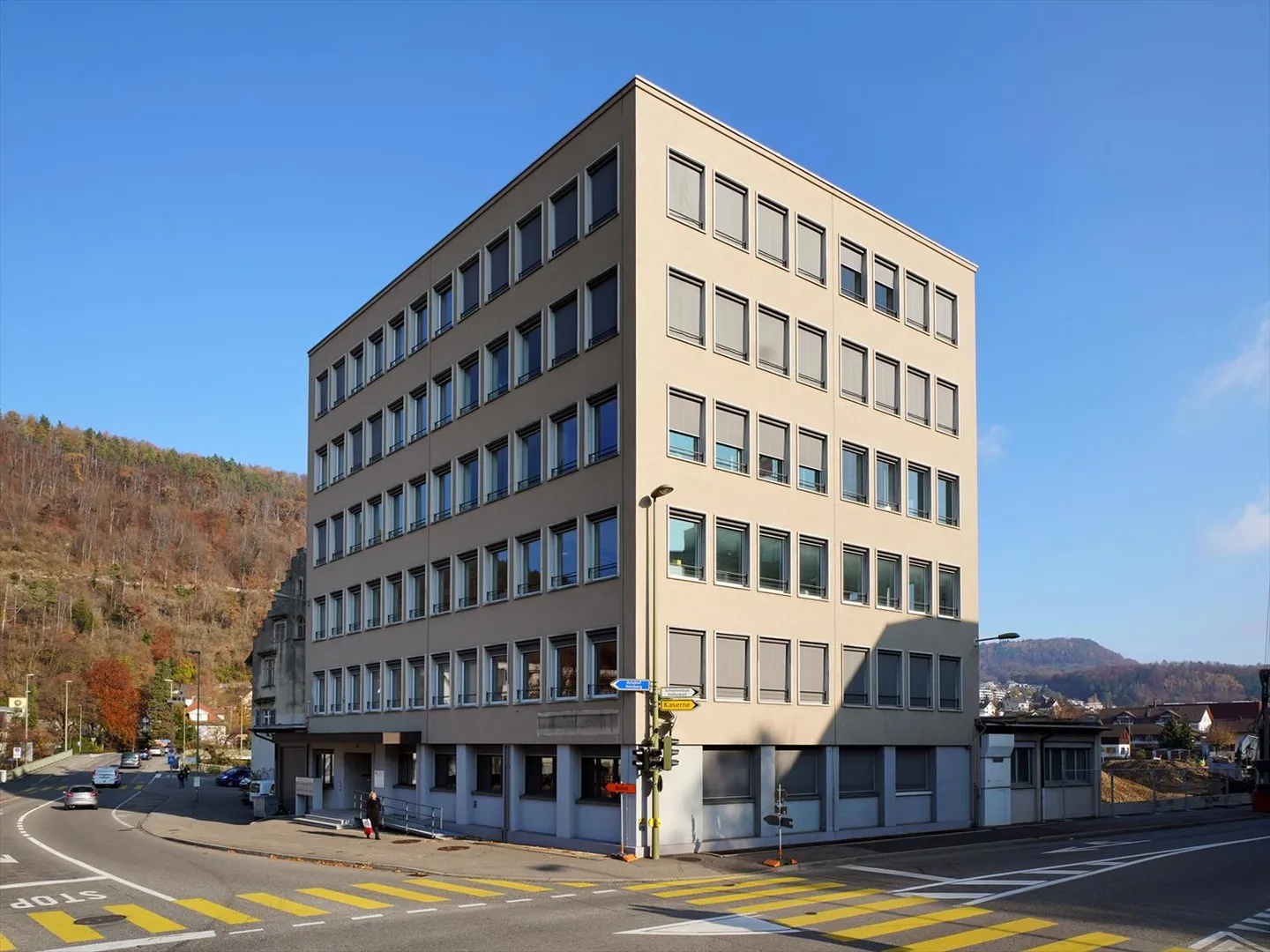 Moderno appartamento loft di 3,5 stanze con vista panoramica - nel cuore di Liestal - Foto 1 di 5