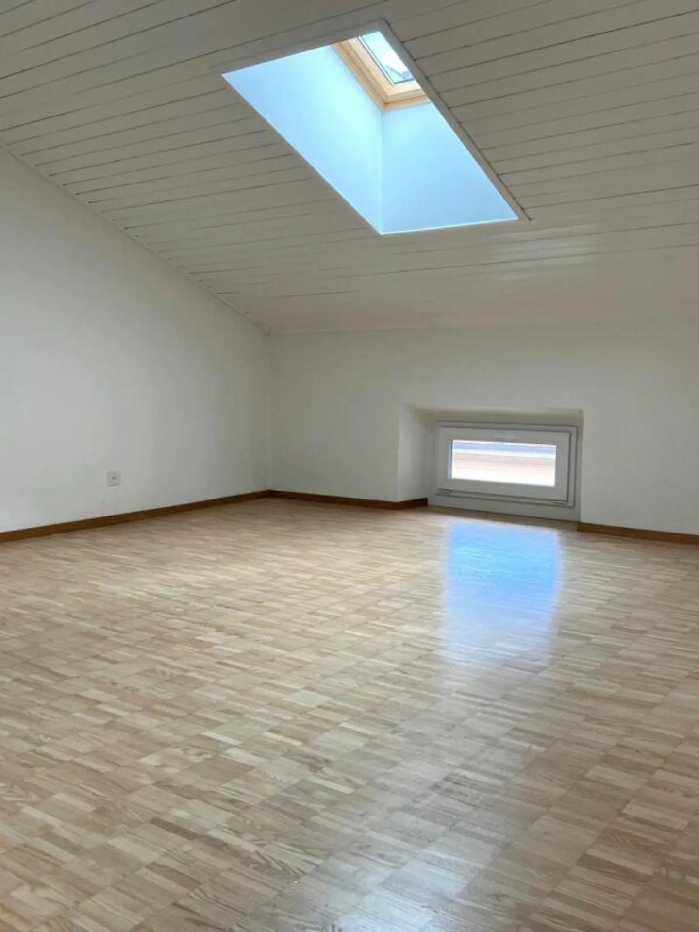 SINGLE-FAMILY HOUSE 4.5 ROOMS - RENOVATED - Photo 6 of 8