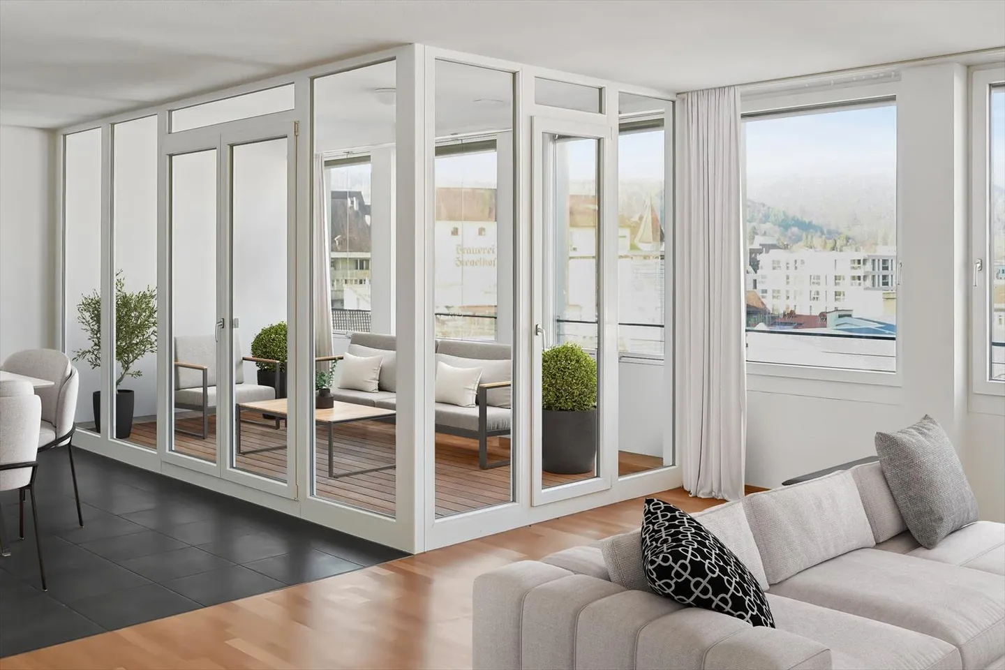 Moderno appartamento loft di 3,5 stanze con vista panoramica - nel cuore di Liestal - Foto 5 di 5