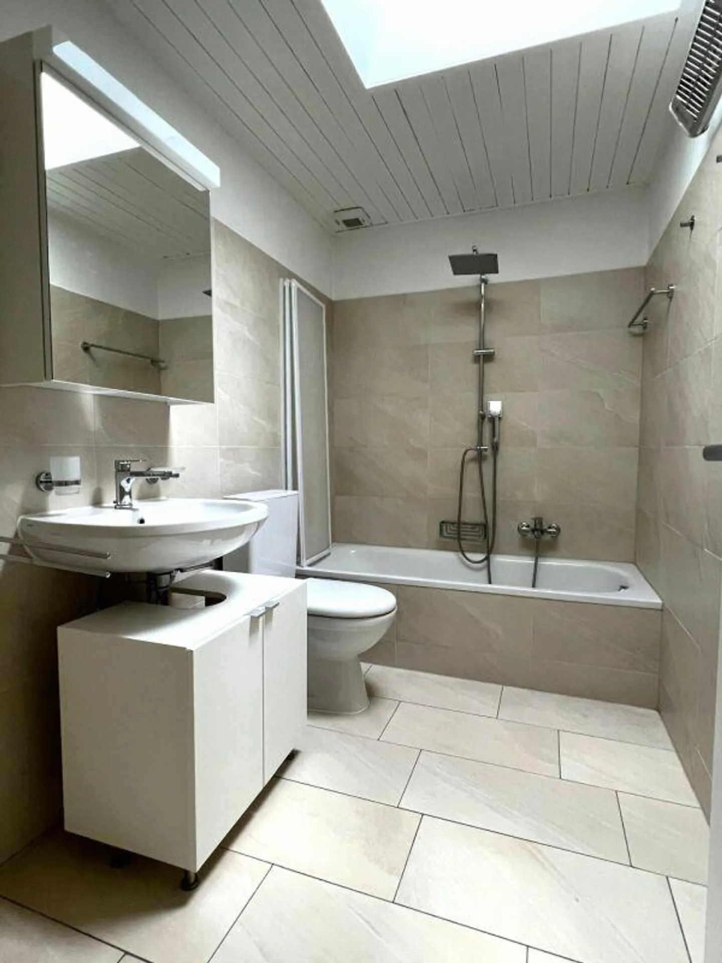 SINGLE-FAMILY HOUSE 4.5 ROOMS - RENOVATED - Photo 7 of 8