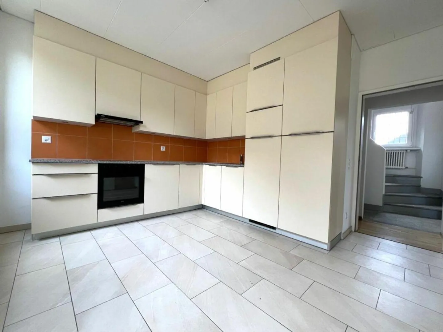 SINGLE-FAMILY HOUSE 4.5 ROOMS - RENOVATED - Photo 4 of 8