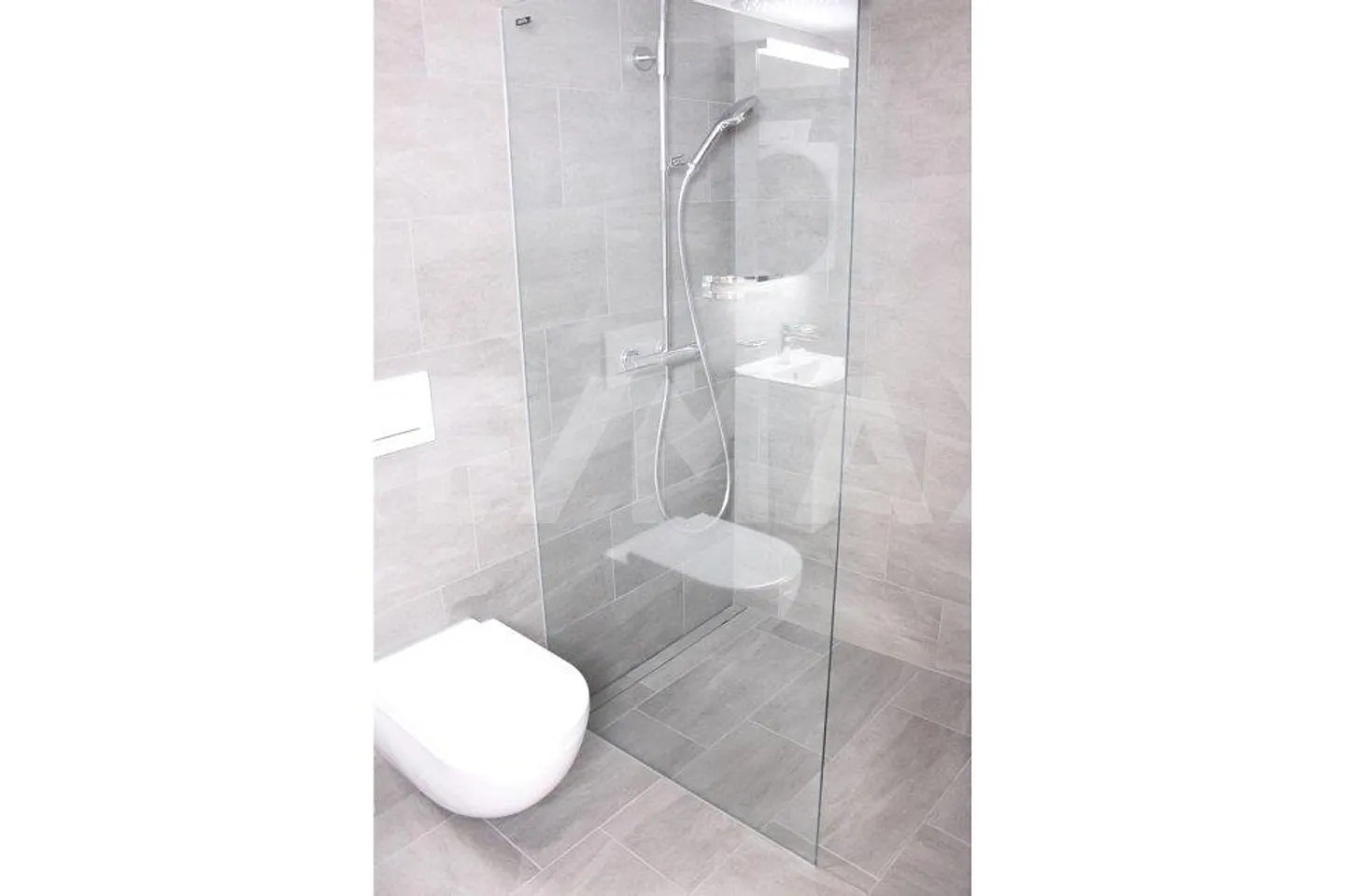 House with 7 rooms - Photo 6 of 13