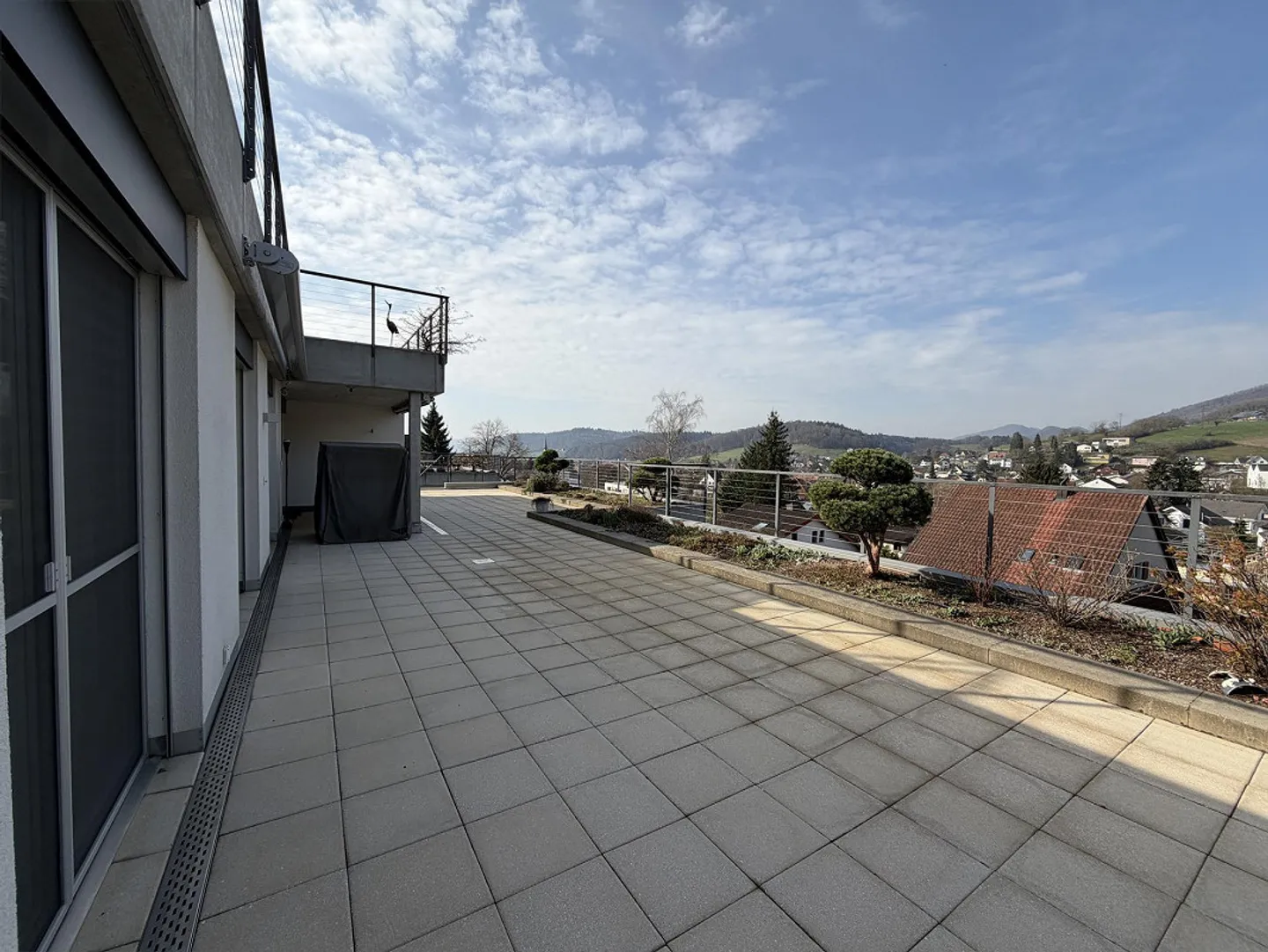 Geräumige Terrassenwohnung mit Aussicht - Foto 10 von 16