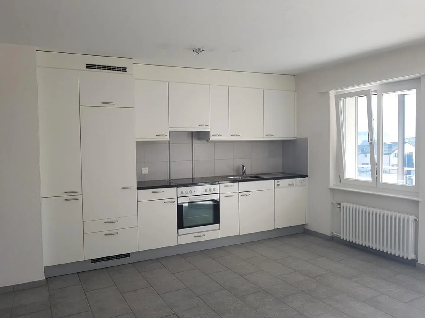 Bright apartment in quiet Aarepark - Photo 2 of 7