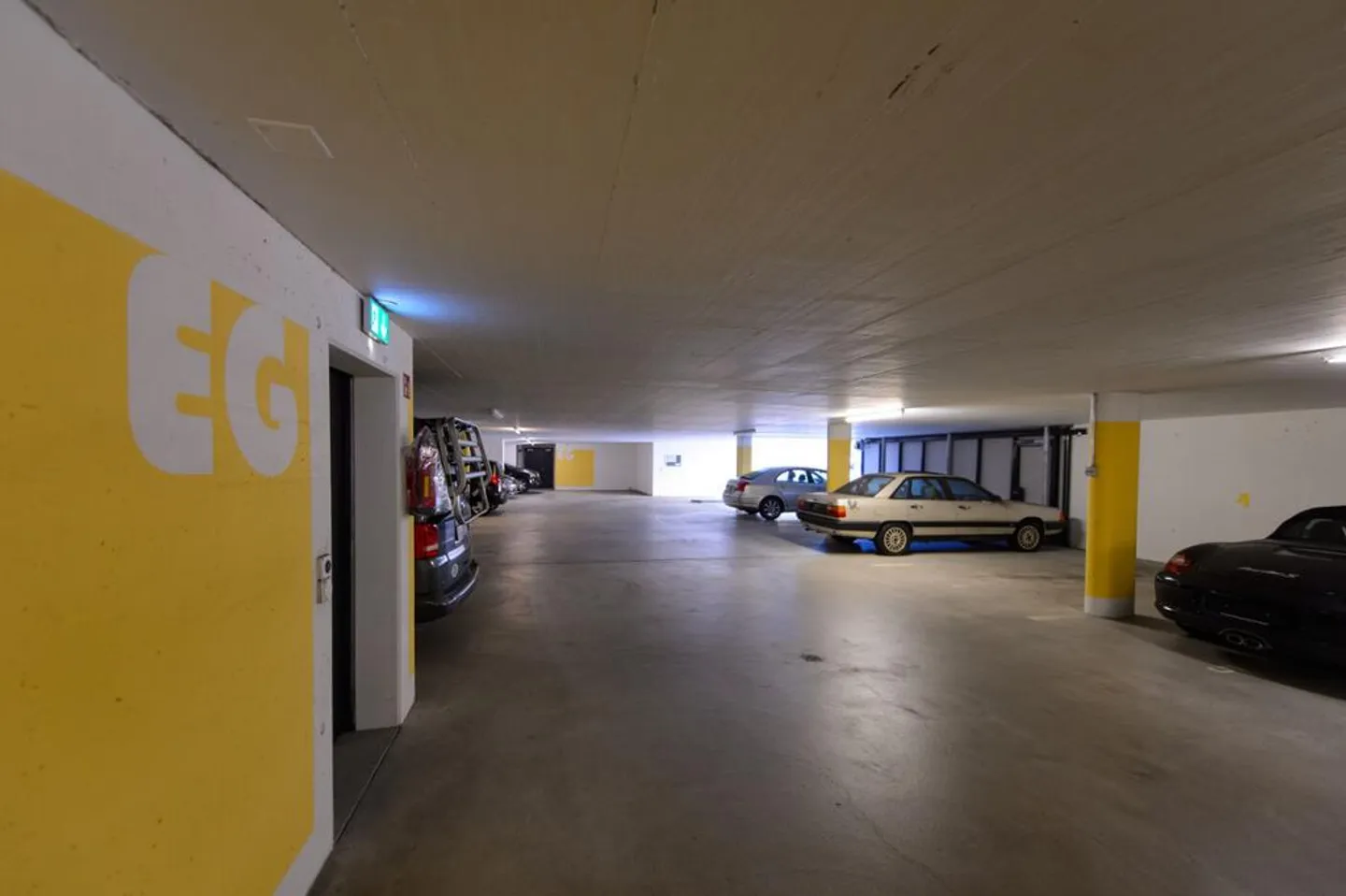 Place de stationnement directement à la gare de Horgen, idéale pour les navetteurs et les résidents - Photo 2 sur 2