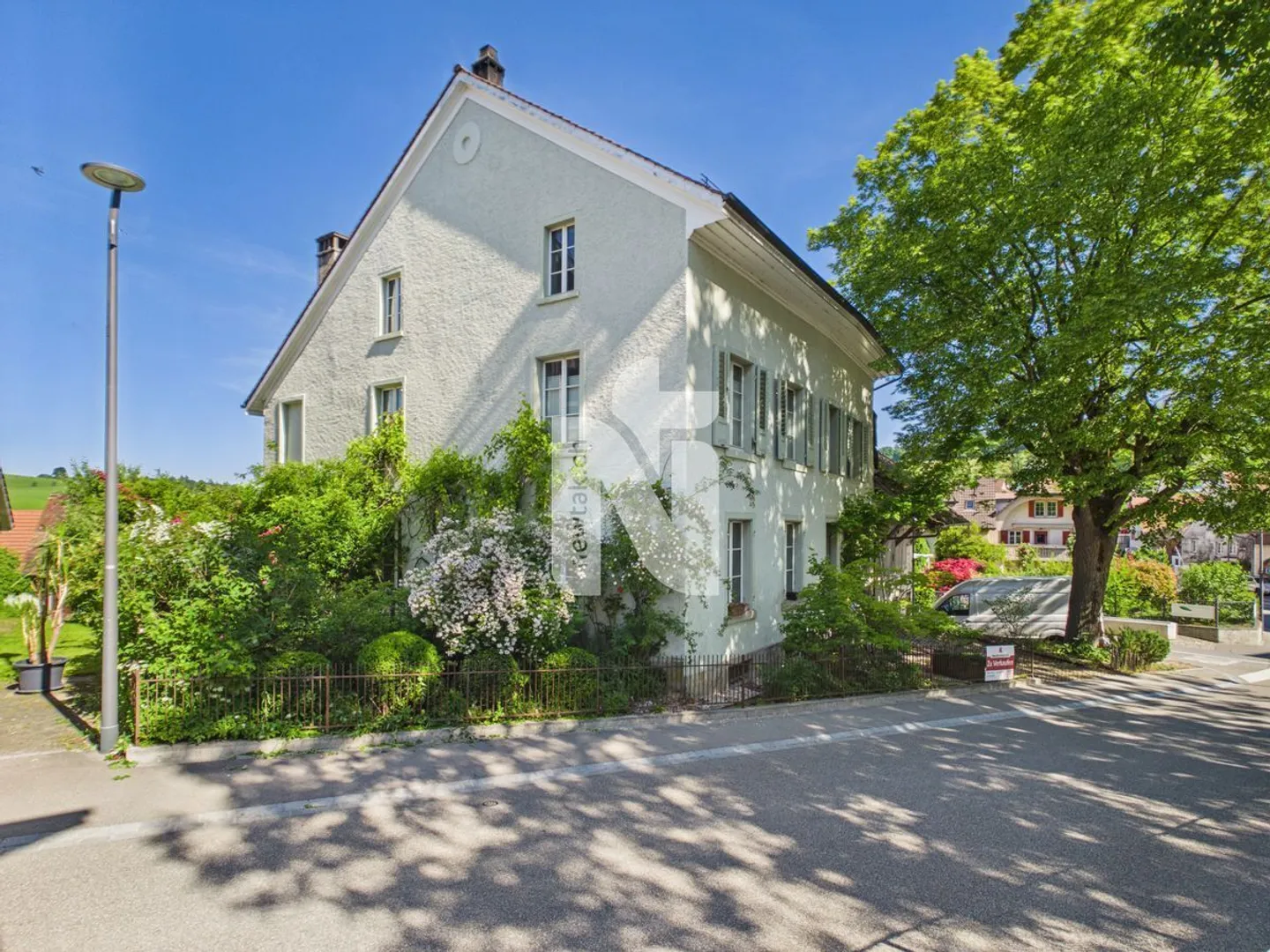Stilvolles Haus mit Garten und Atelier - Foto 1 von 13