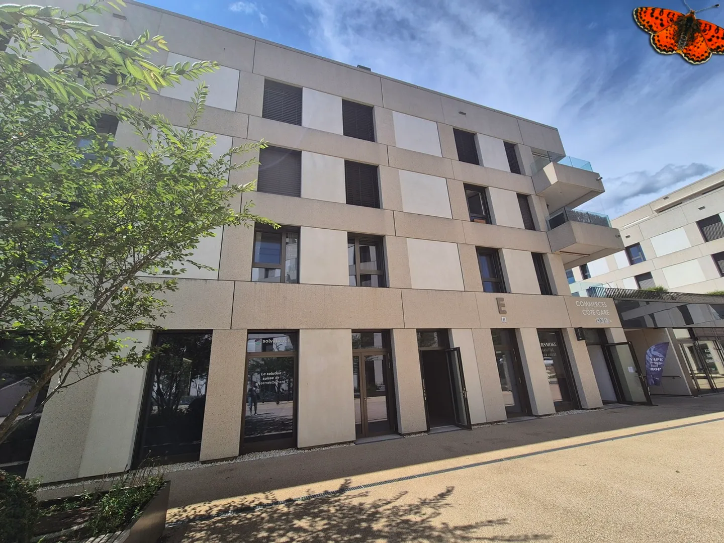 ROHE GLASFLÄCHE VON 25M² - Vor dem Bahnhof Romont! - Foto 1 von 6
