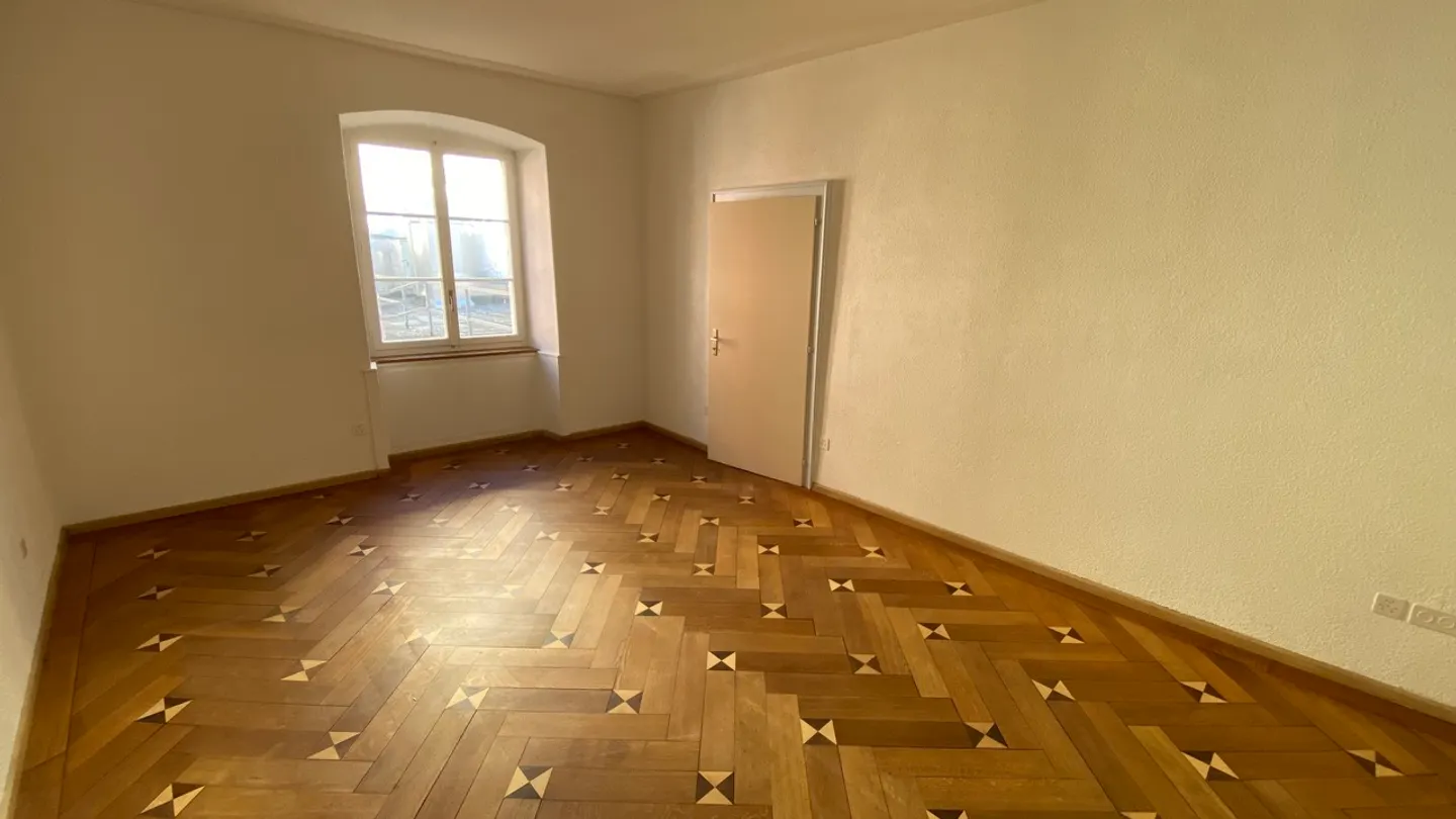 Charming 5.5-Room Apartment - Photo 6 of 17
