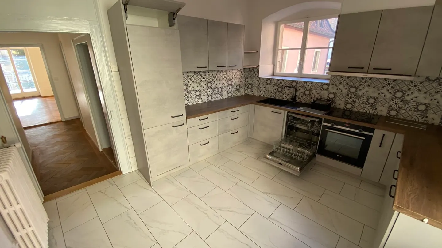 Charming 5.5-Room Apartment - Photo 4 of 17