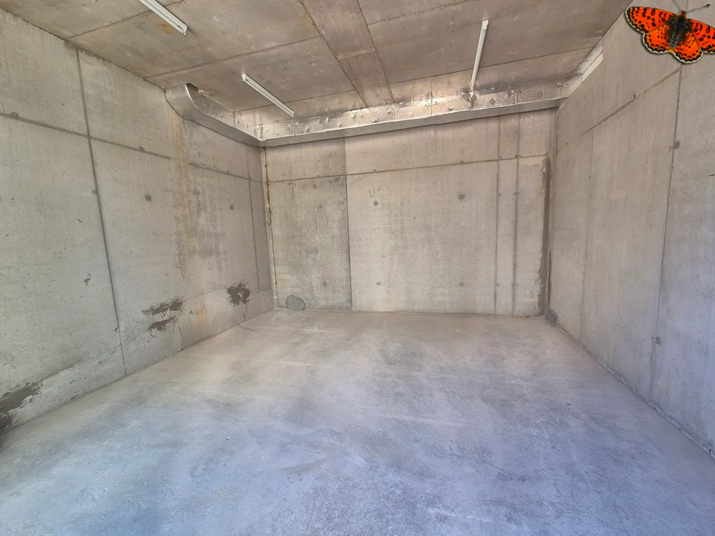 ROHE GLASFLÄCHE VON 25M² - Vor dem Bahnhof Romont! - Foto 3 von 6