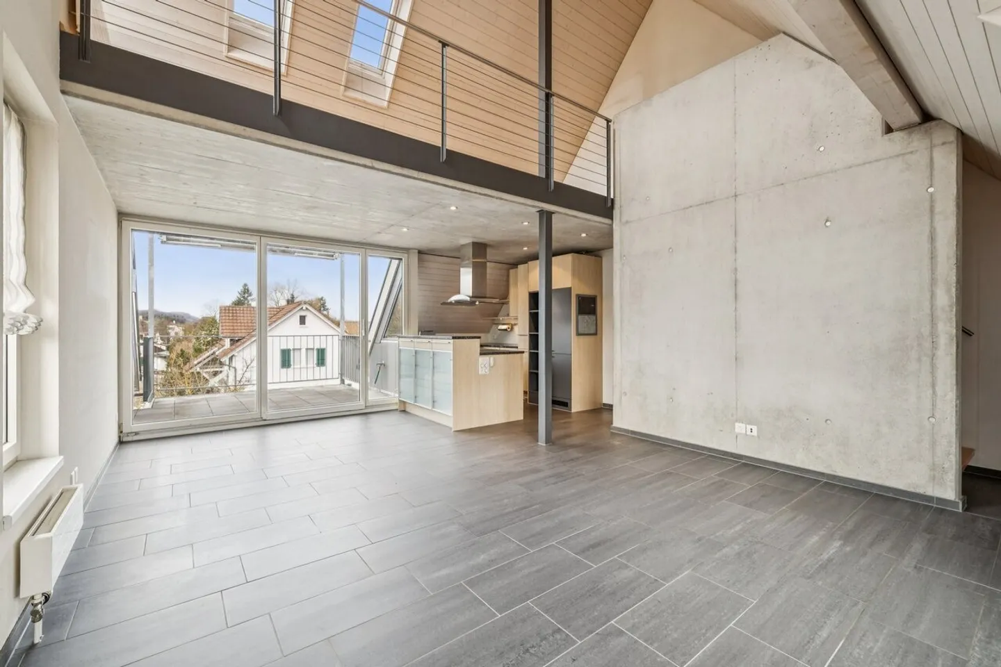 Maison individuelle spacieuse avec studio/possibilité commerciale - Photo 2 sur 5