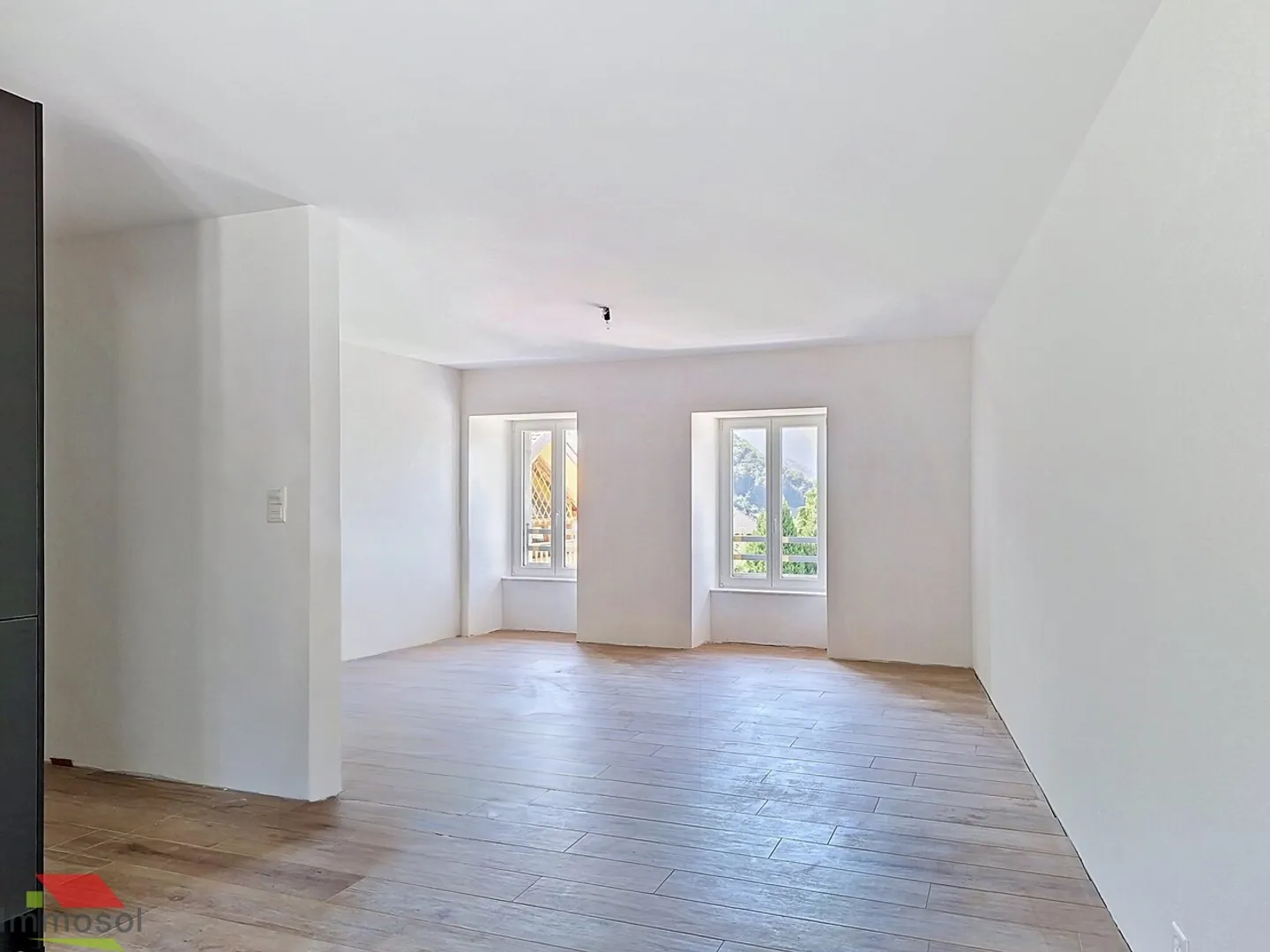 Modern Apartment with Garden - Photo 5 of 12