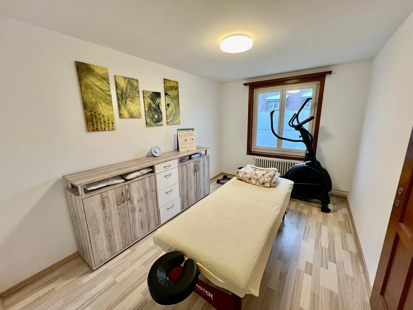 Quiet 4.5-room apartment with ideal location near the center of Bürglen - Photo 8 of 13