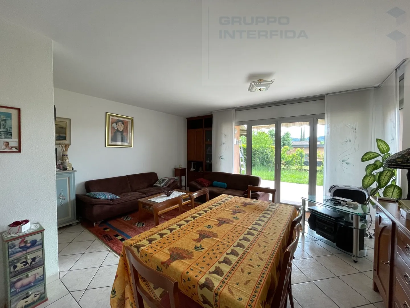 4,5 Lokale mit Garten und Schwimmbad, Parkplatz und Keller - Foto 5 von 12