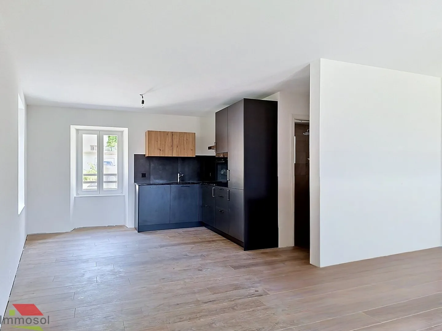 Modern Apartment with Garden - Photo 7 of 12