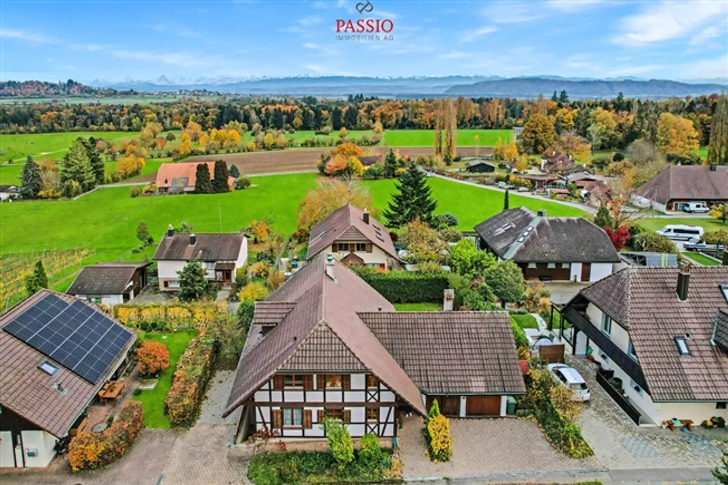 Large 8.5-Room House with Alpine View and Garden Idyl - Photo 1 of 20