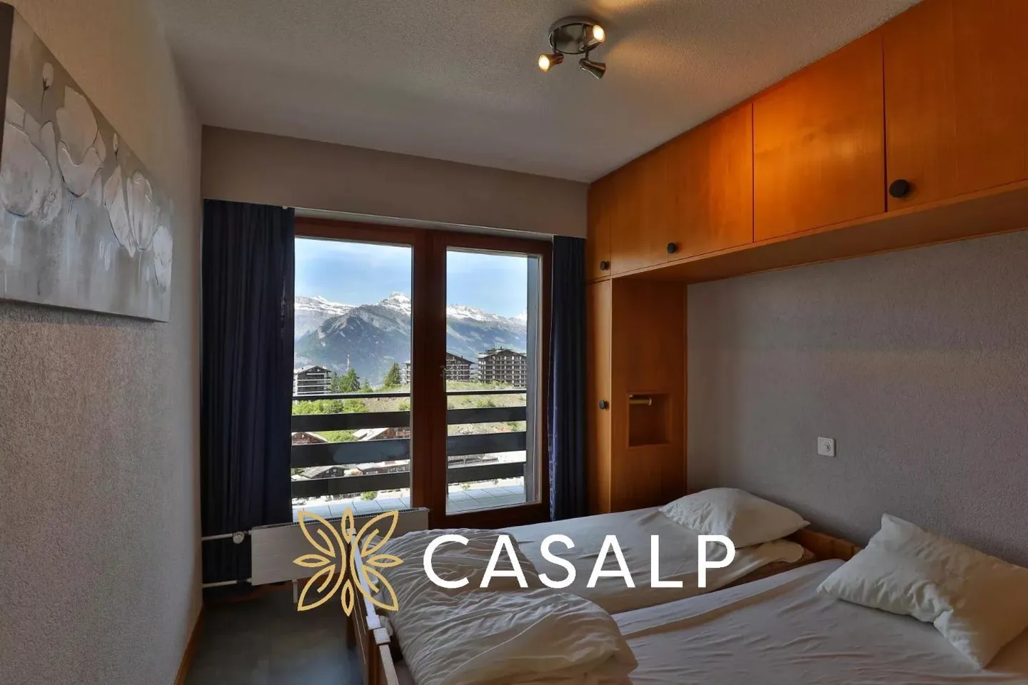 Charming Apartment with Mountain View - Photo 4 of 13