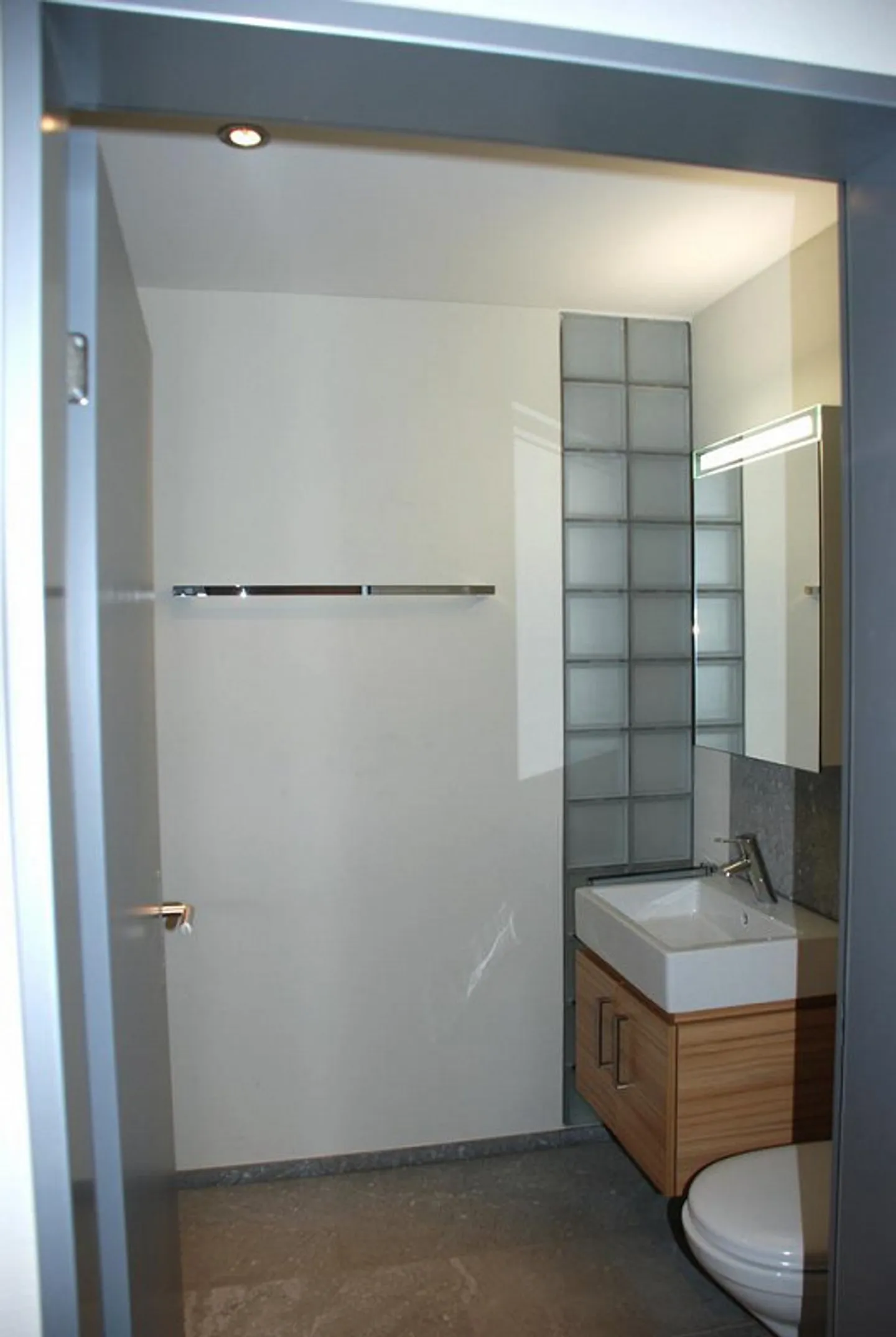 Appartement de haute qualité dans un emplacement ensoleillé et calme - Photo 8 sur 10