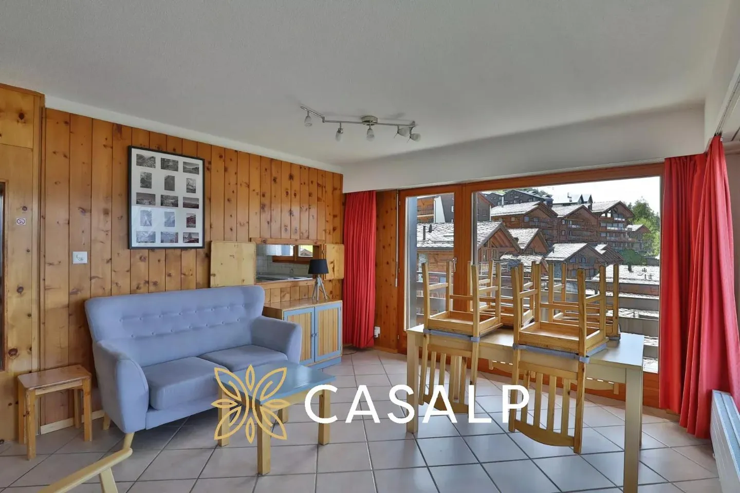 Charming Apartment with Mountain View - Photo 11 of 13