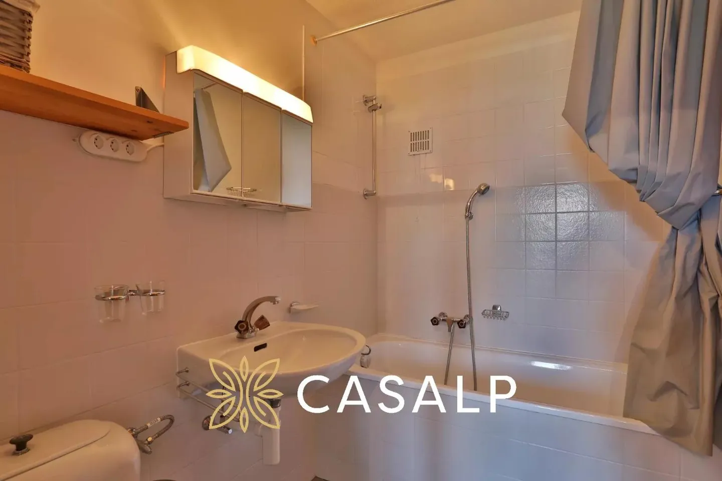 Charming Apartment with Mountain View - Photo 13 of 13