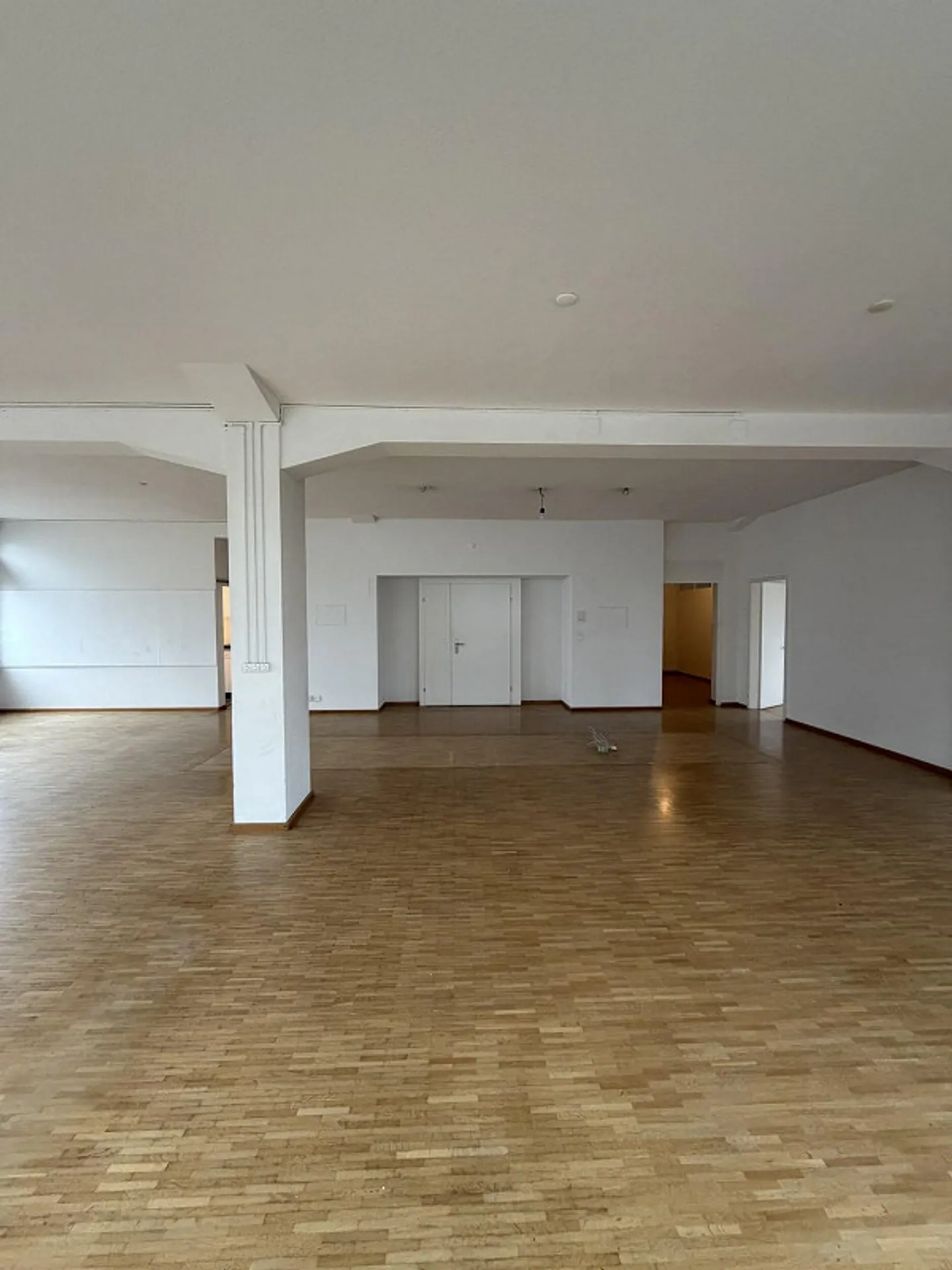 Your new office directly at Oerlikon train station - Photo 3 of 7