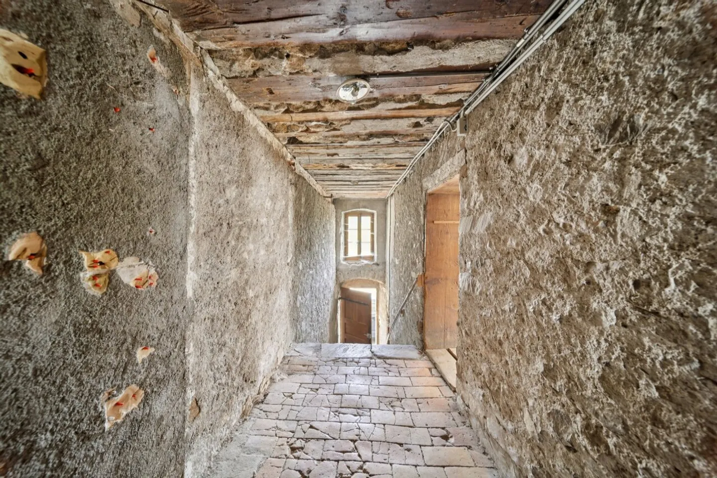 Maison de village à rénover avec projet de deux appartements et studio - Photo 16 sur 17