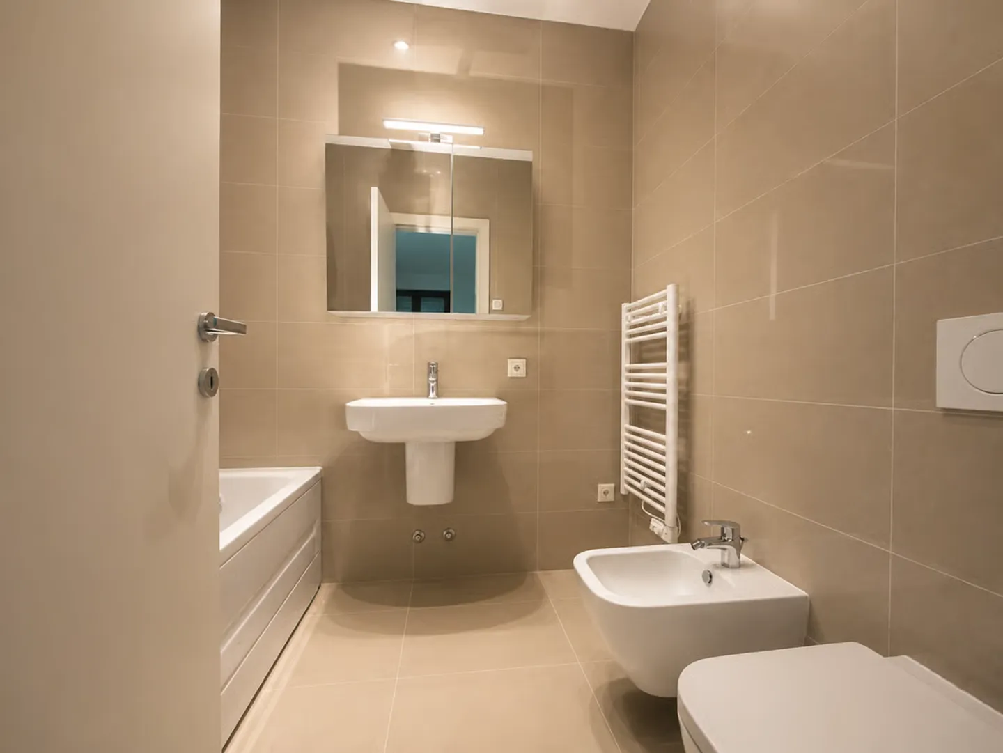 BRISSAGO - VENDU APPARTEMENT LUMINEUX 3.5 CHAMBRES AVEC VUE IMPRENABLE SUR LE LAC - Photo 9 sur 11