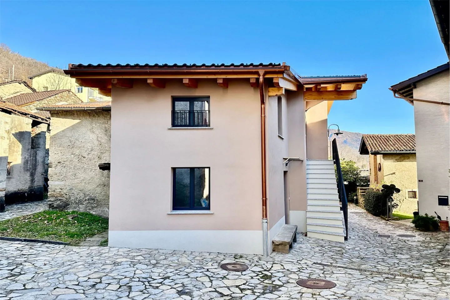 Casa bifamiliare - Foto 3 di 13