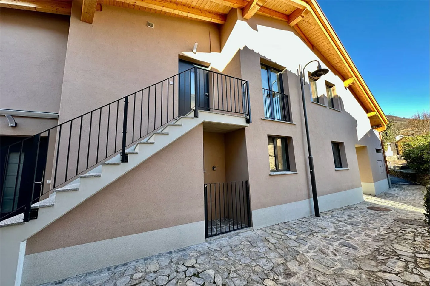 Casa bifamiliare - Foto 4 di 13