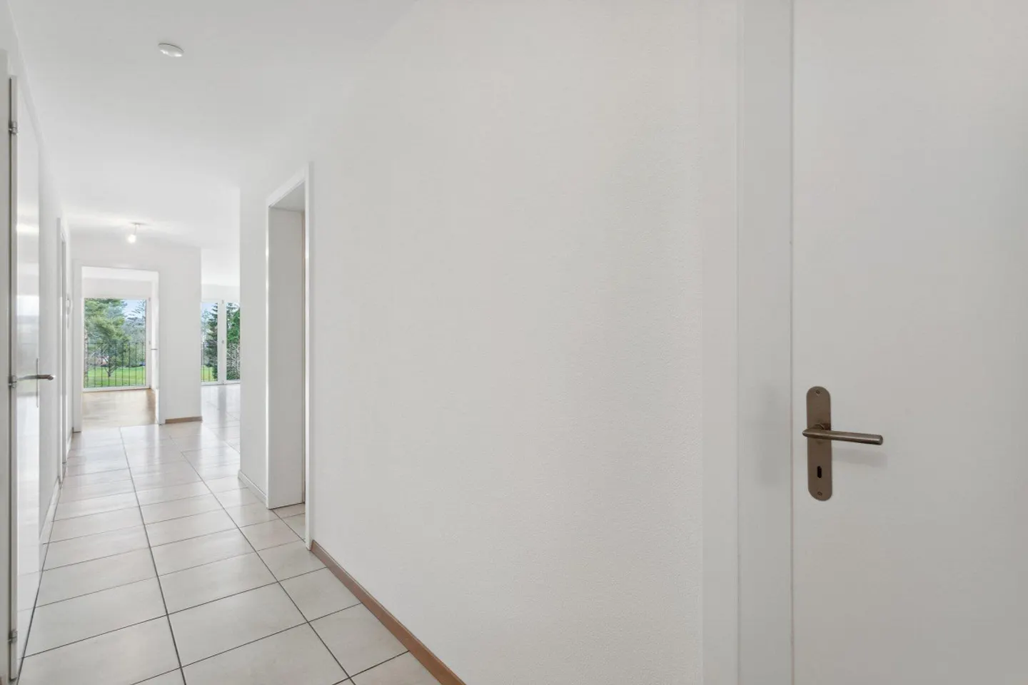 A modern apartment with everything you need - Photo 7 of 9