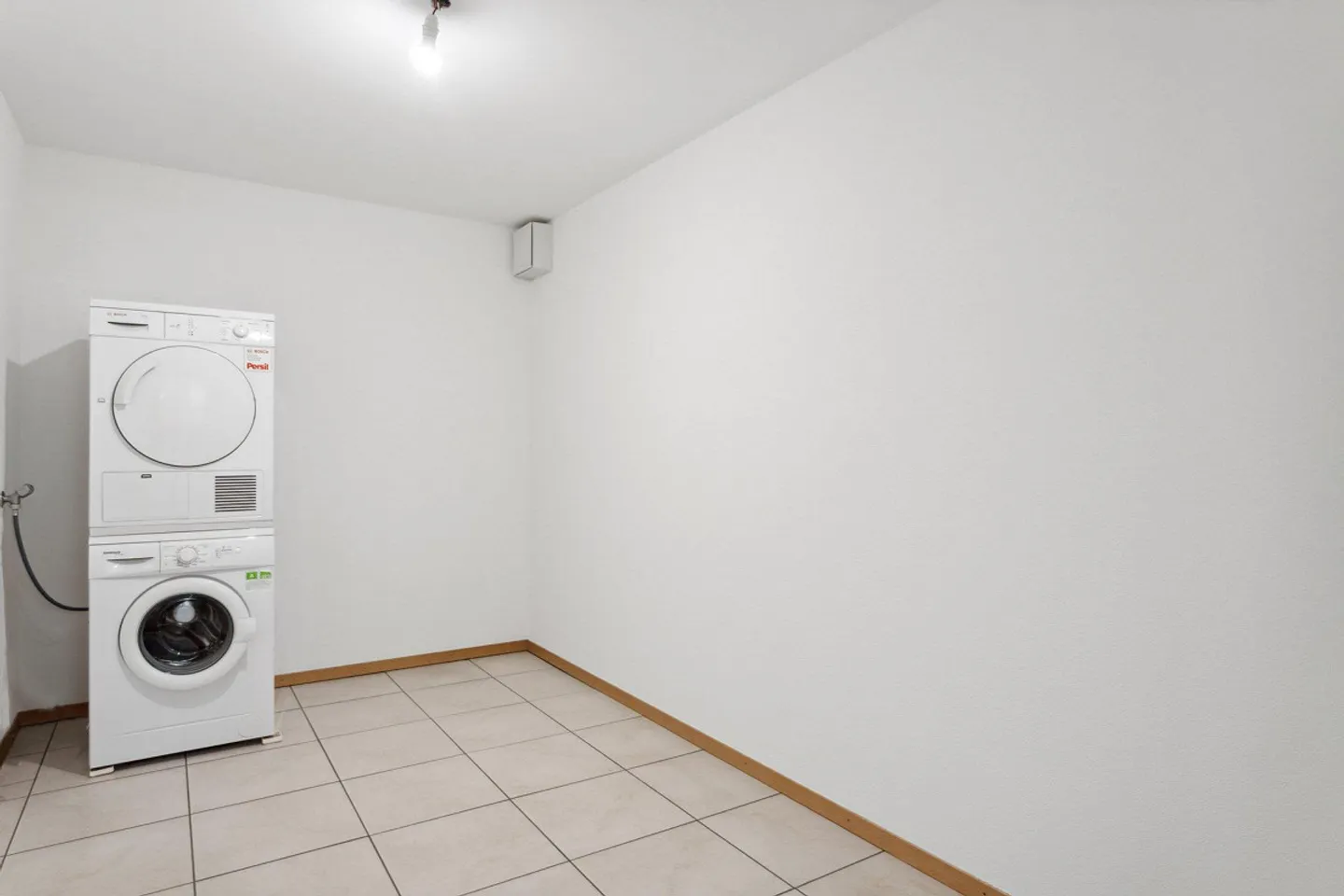 A modern apartment with everything you need - Photo 8 of 9