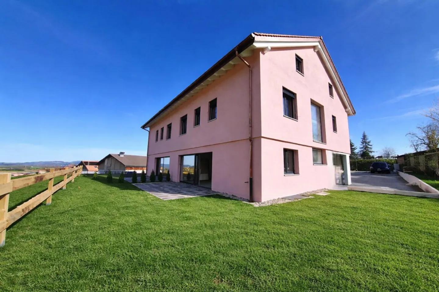 Superb Opportunity 10 Minutes from Les Croisettes (Metro M2)! - Photo 2 of 13