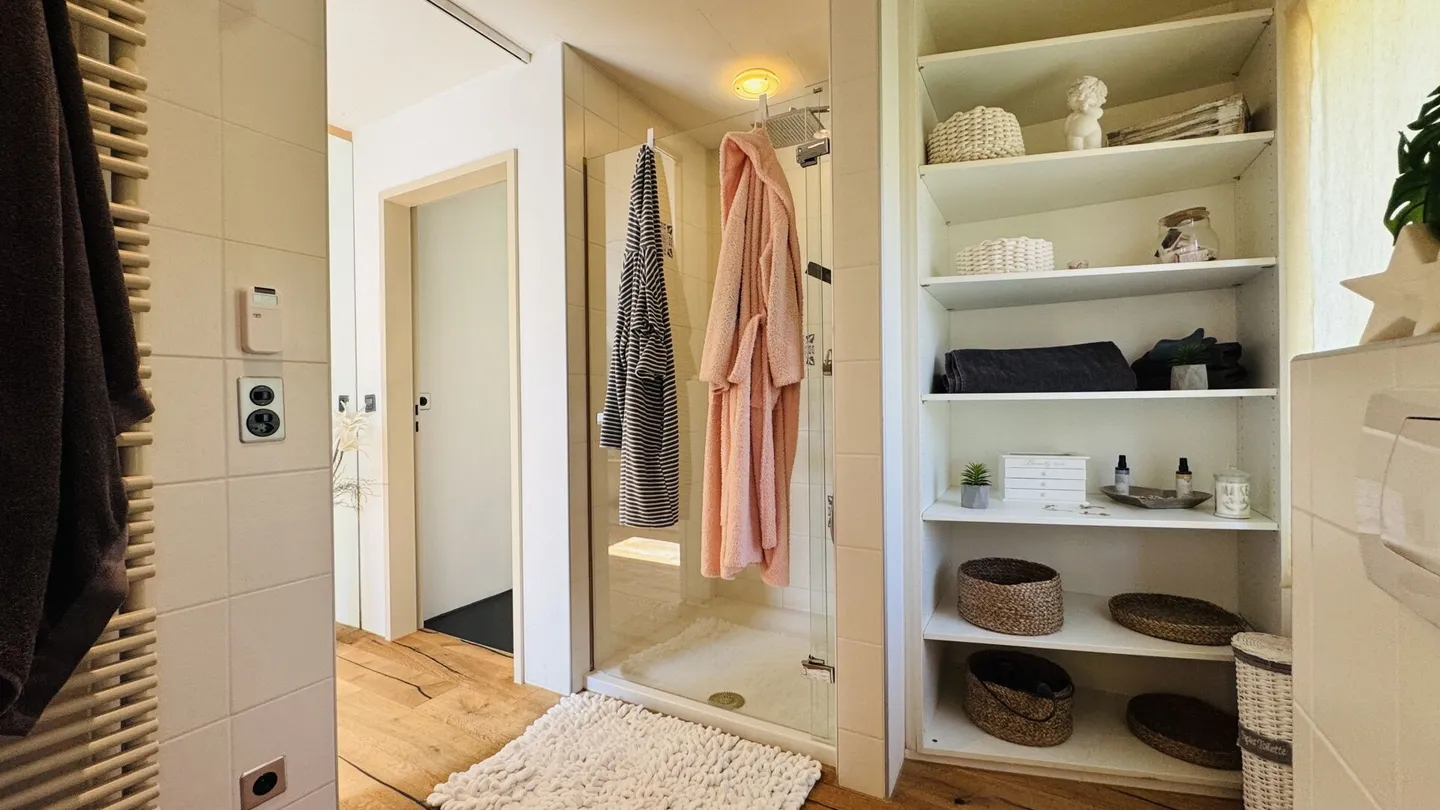 Architektenhaus mit Pool und Aussicht - Foto 12 von 40