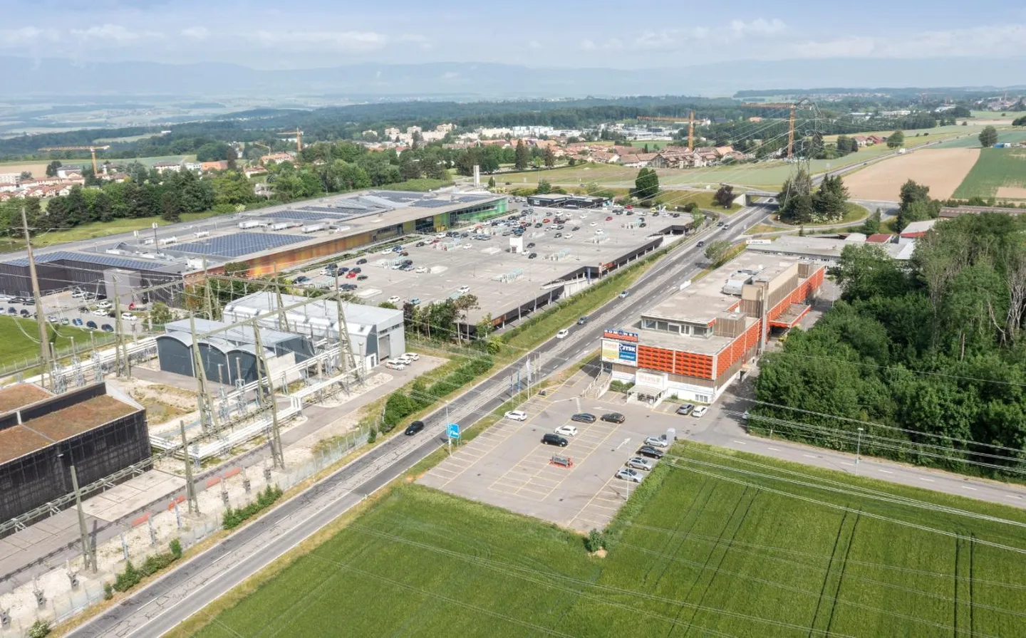 Bureaux mansardés avec une luminosité et une visibilité exceptionnelles - Photo 2 sur 6