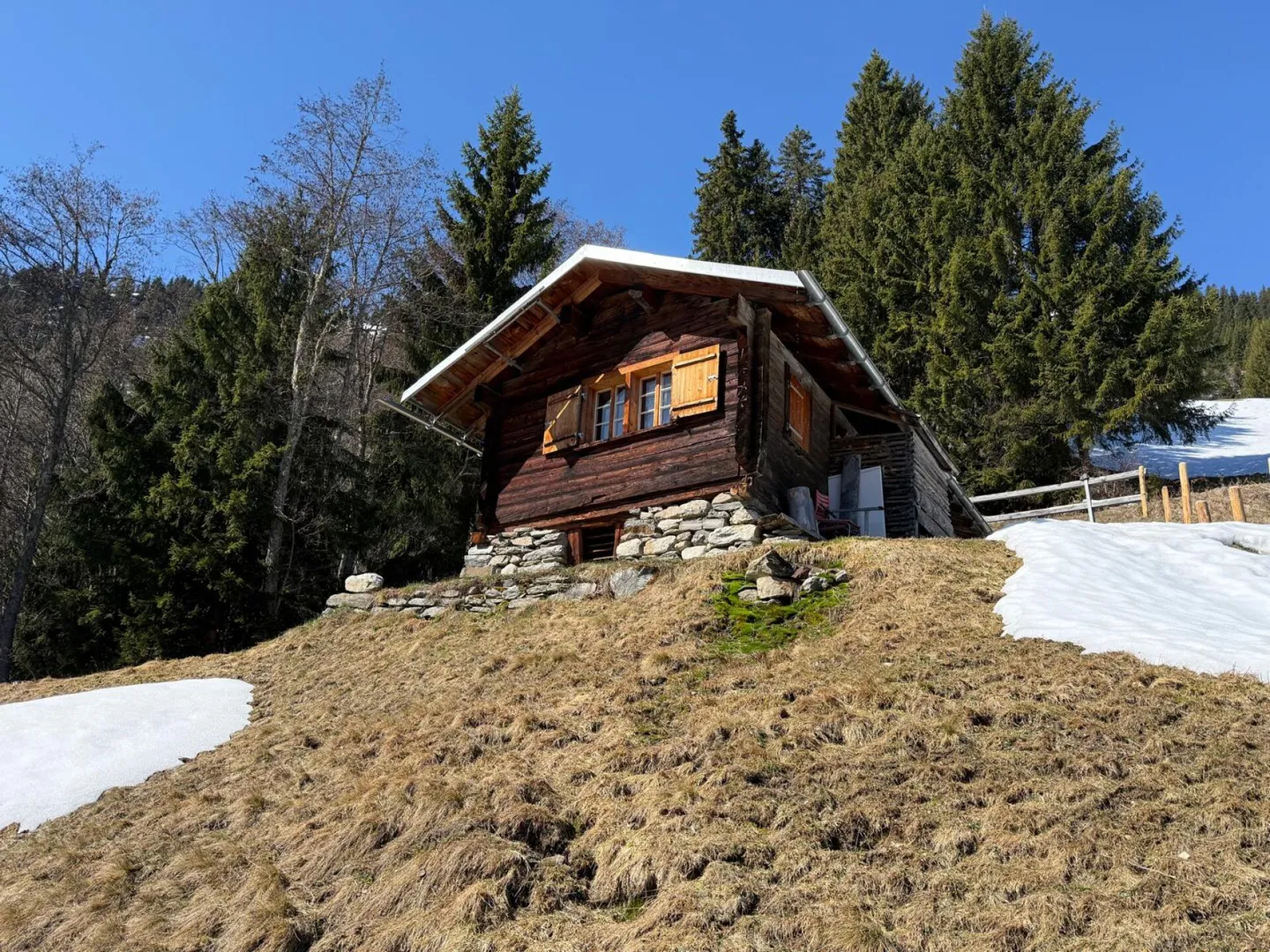 Summit-surrounded panoramic location - Photo 3 of 10