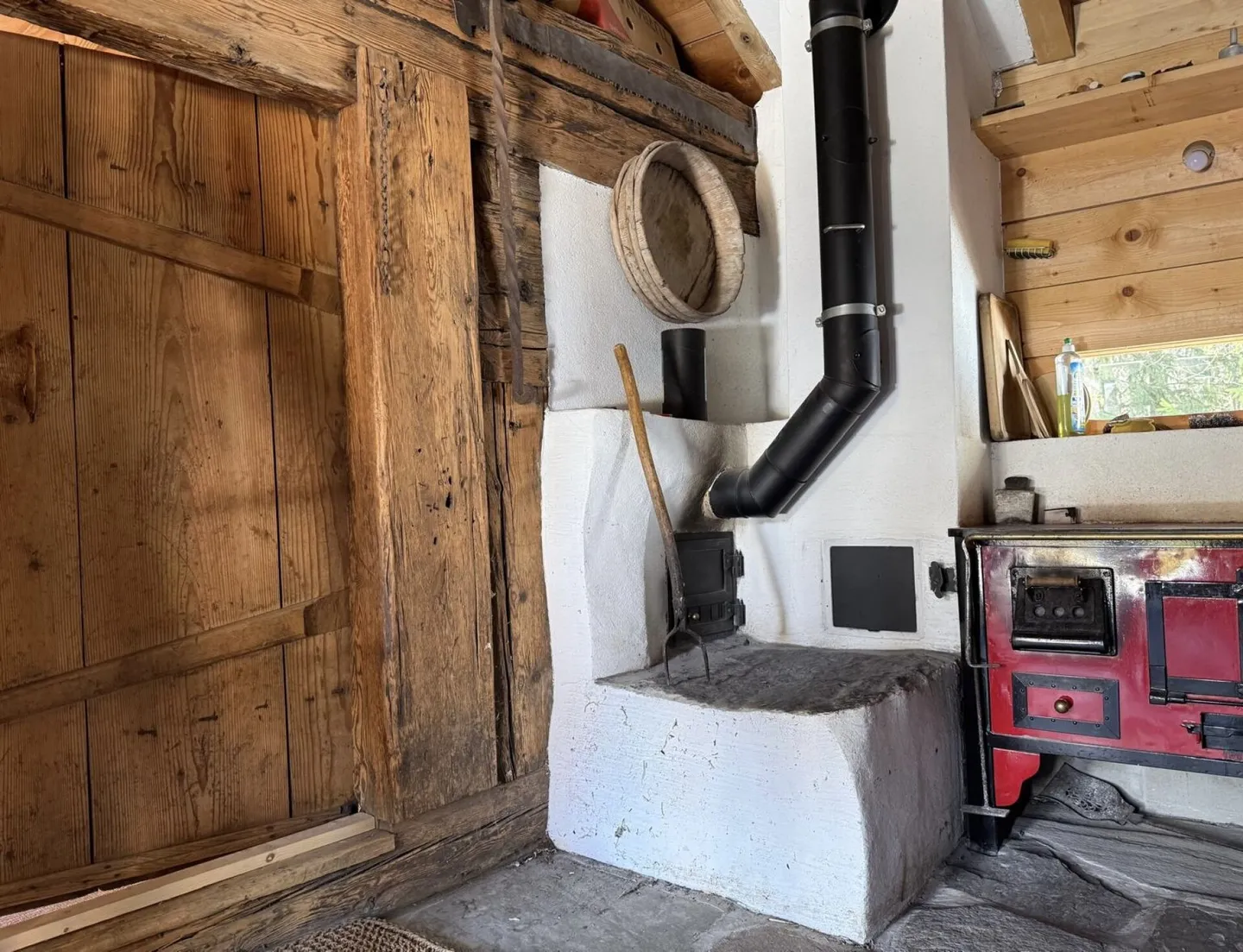 Summit-surrounded panoramic location - Photo 9 of 10