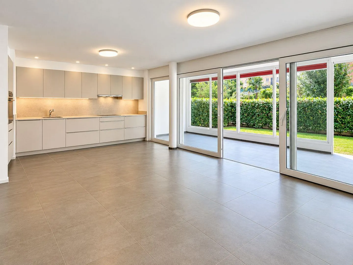 Wunderschöne 4,5 Zimmer in Tenero: eine Wohnung mit dem Komfort eines Hauses! - Foto 1 von 12