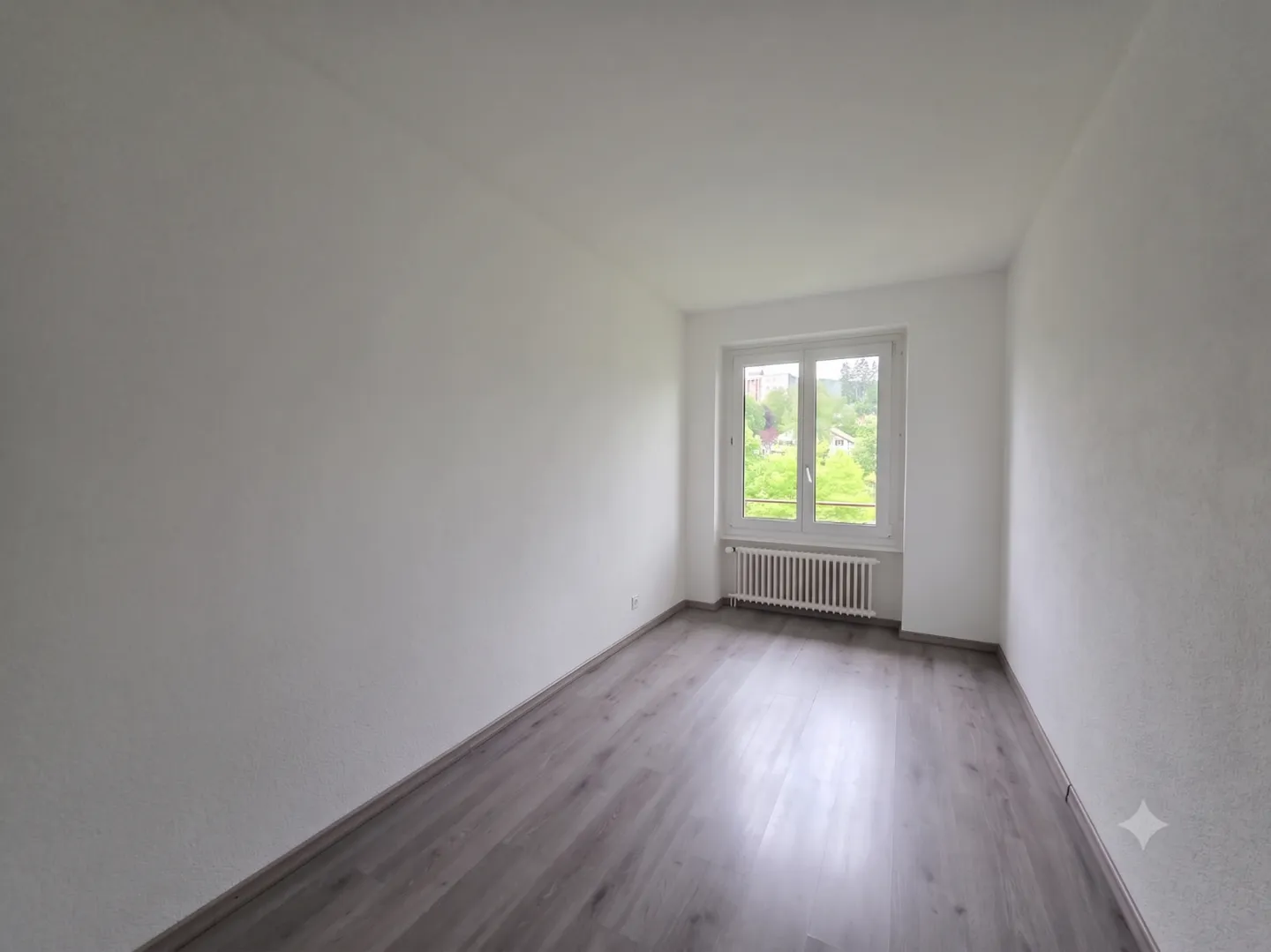 Bel appartement de 3,5 pièces moderne et lumineux avec balcon - Le Locle - Photo 4 sur 5