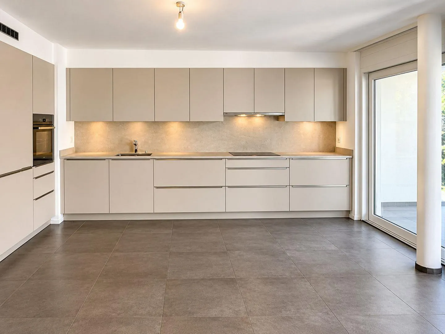Wunderschöne 4,5 Zimmer in Tenero: eine Wohnung mit dem Komfort eines Hauses! - Foto 3 von 12