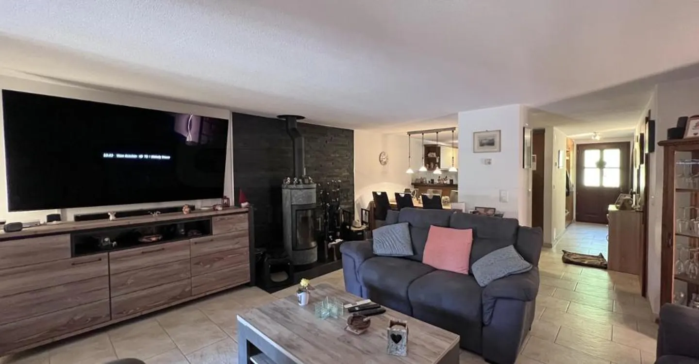 Charmantes Reihenhaus mit 5,5 Zimmern - Foto 3 von 13