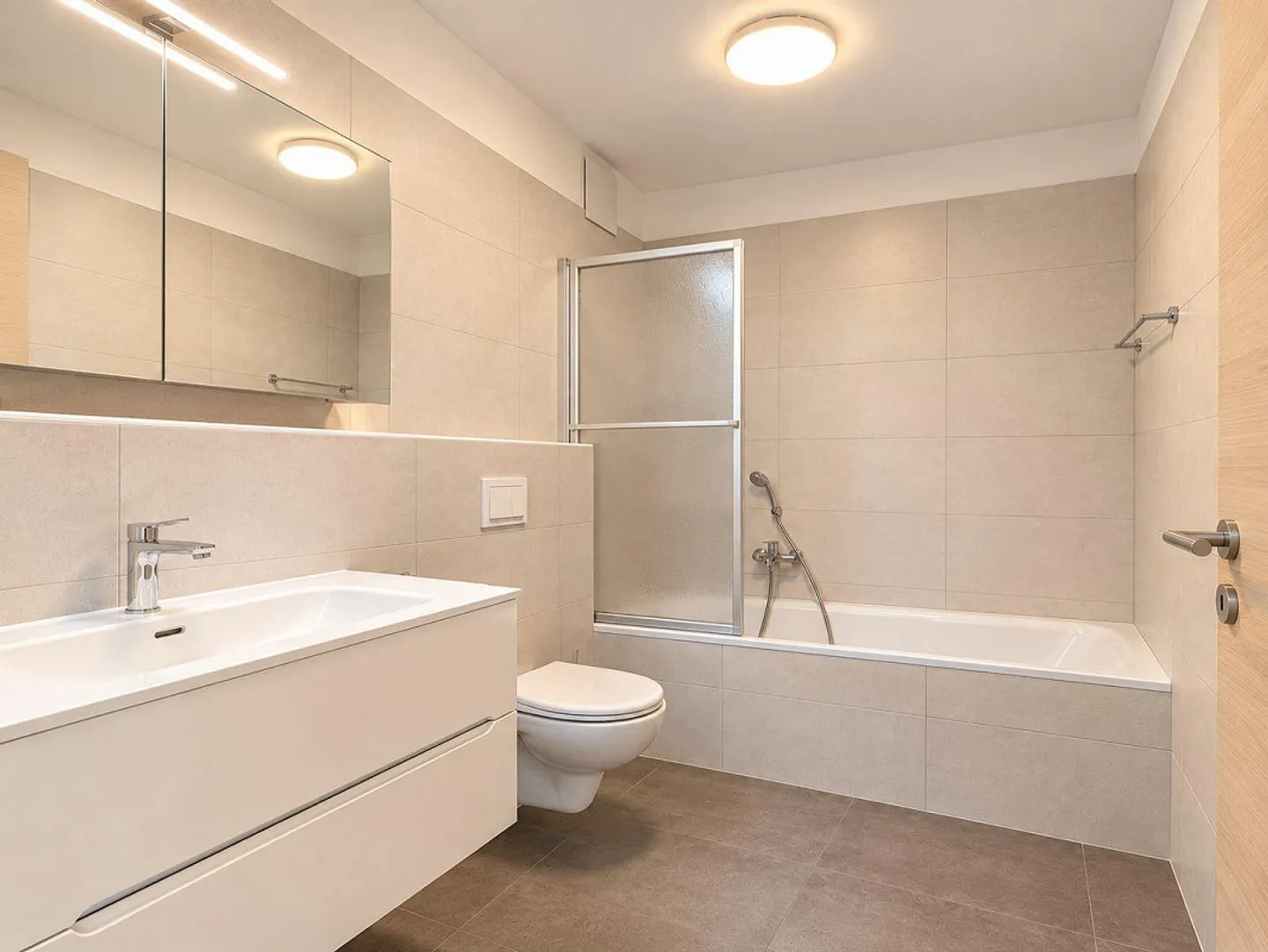 Wunderschöne 4,5 Zimmer in Tenero: eine Wohnung mit dem Komfort eines Hauses! - Foto 9 von 12