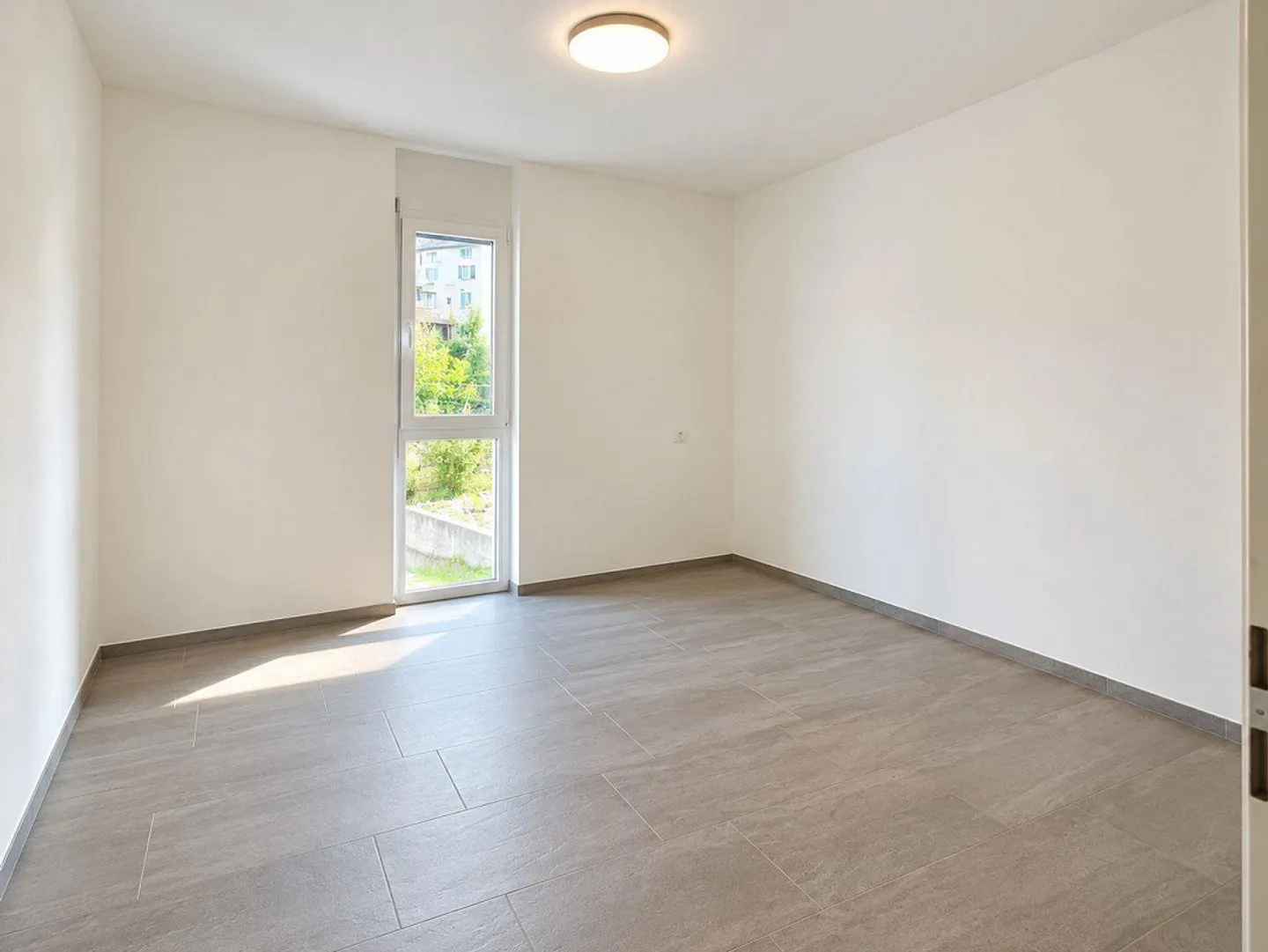 Wunderschöne 4,5 Zimmer in Tenero: eine Wohnung mit dem Komfort eines Hauses! - Foto 10 von 12
