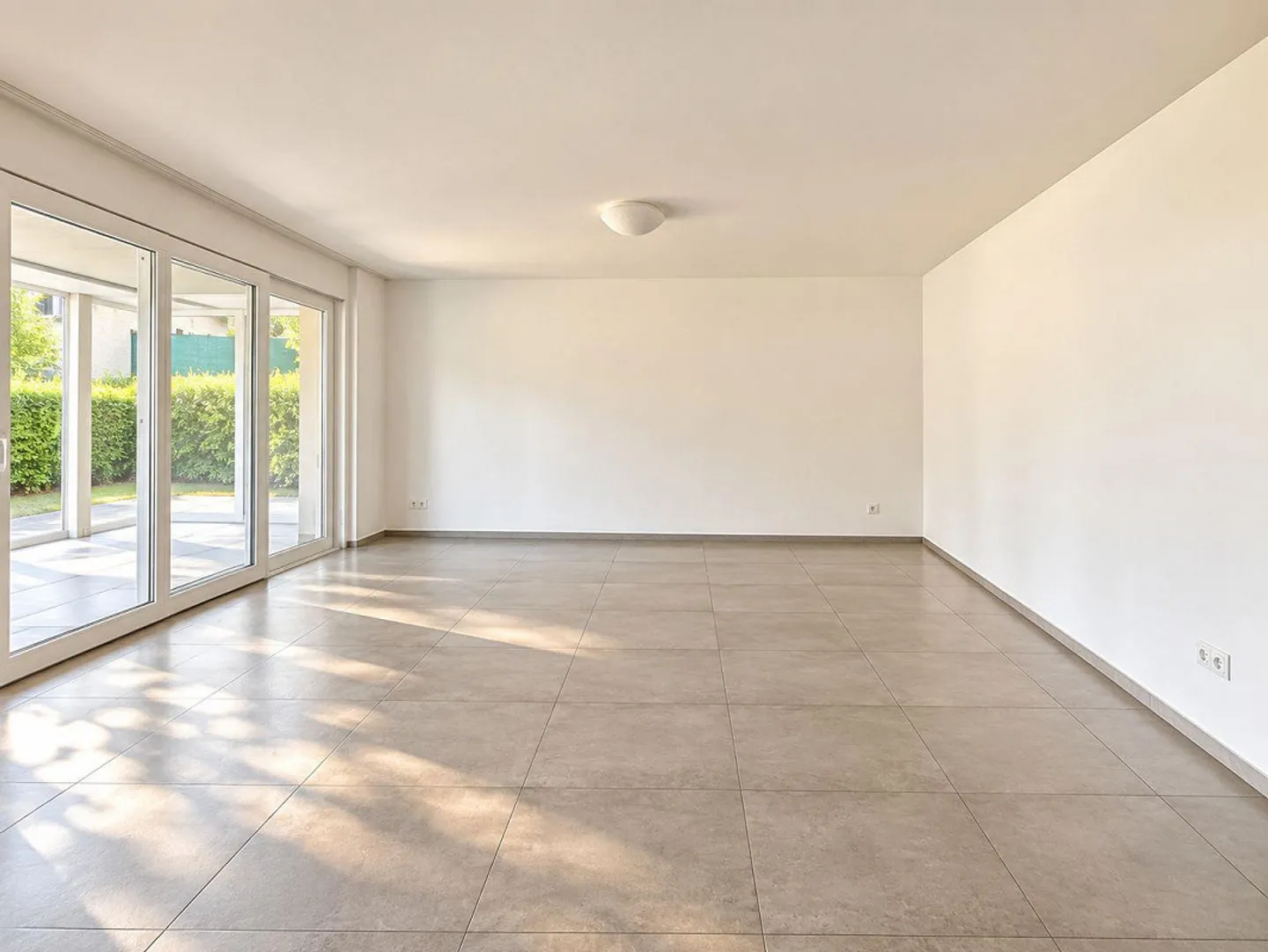 Wunderschöne 4,5 Zimmer in Tenero: eine Wohnung mit dem Komfort eines Hauses! - Foto 4 von 12