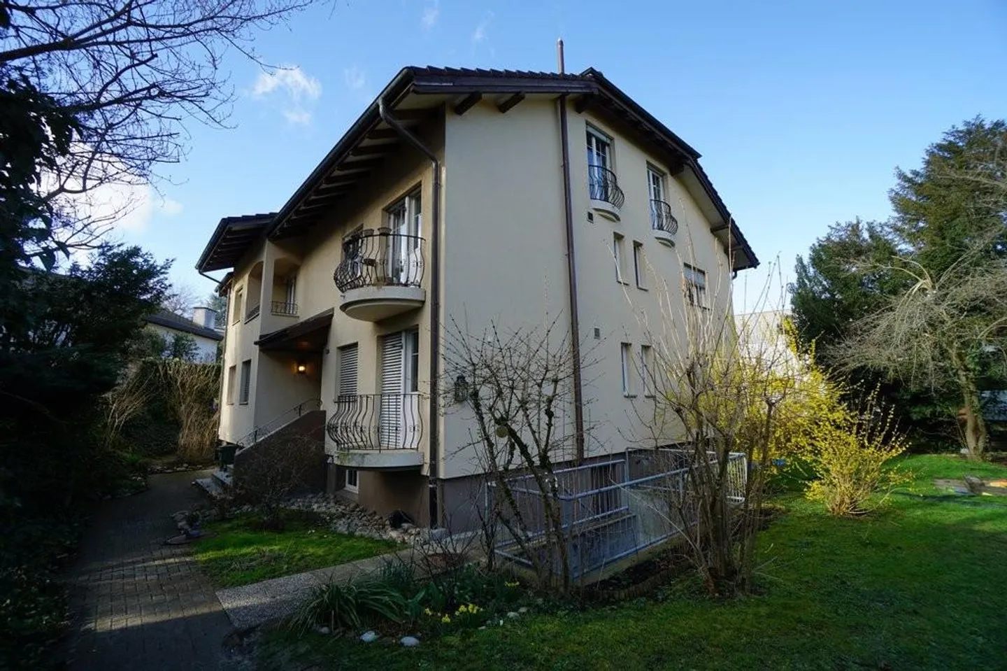 Appartement 4.5 pièces dans un charmant immeuble collectif - Photo 1 sur 7