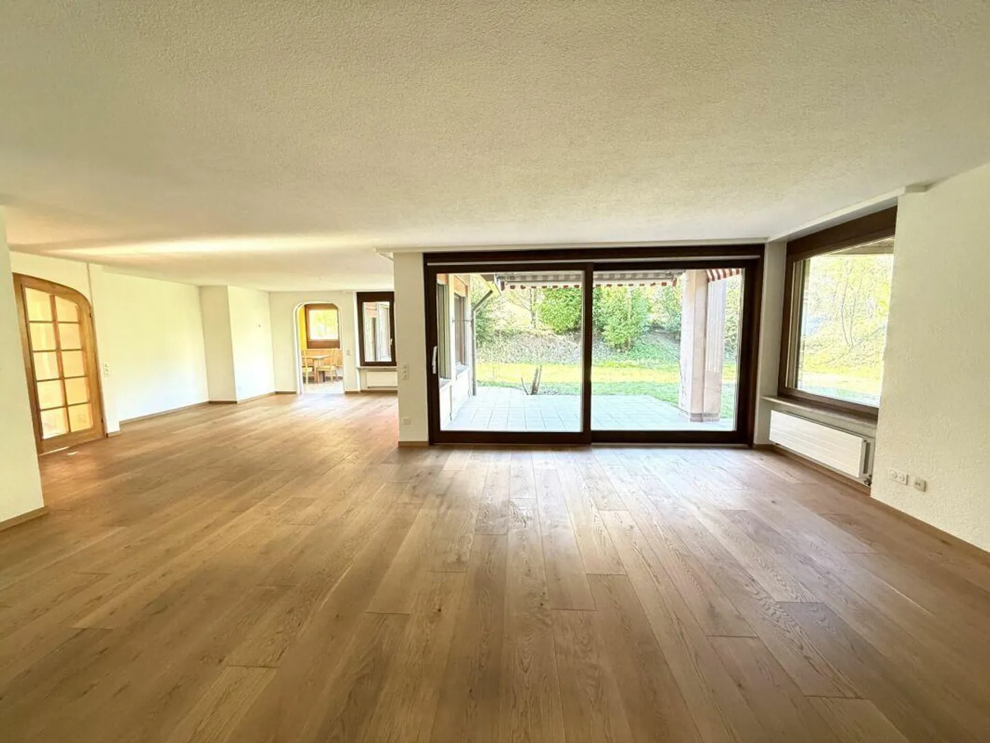 Spacious and Detached 9 1/2-Room Single-Family House - Nature-Friendly Living Close to the City - Photo 5 of 18