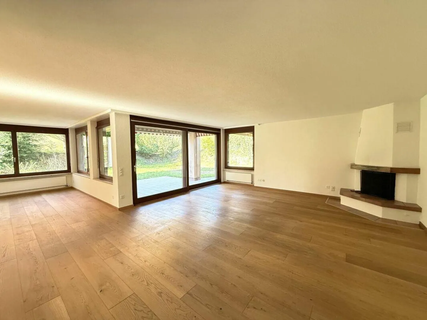 Spacious and Detached 9 1/2-Room Single-Family House - Nature-Friendly Living Close to the City - Photo 6 of 18
