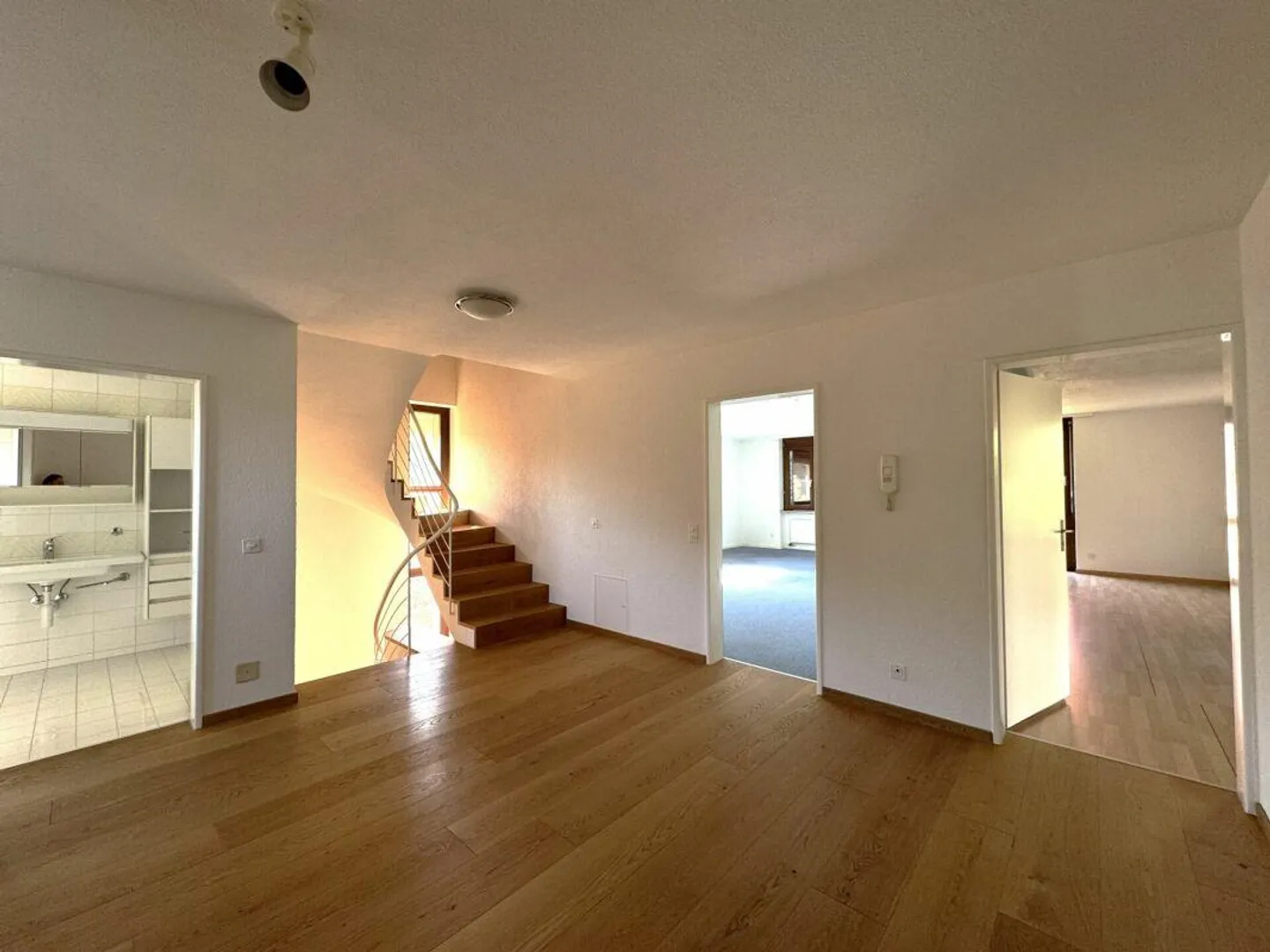 Spacious and Detached 9 1/2-Room Single-Family House - Nature-Friendly Living Close to the City - Photo 8 of 18