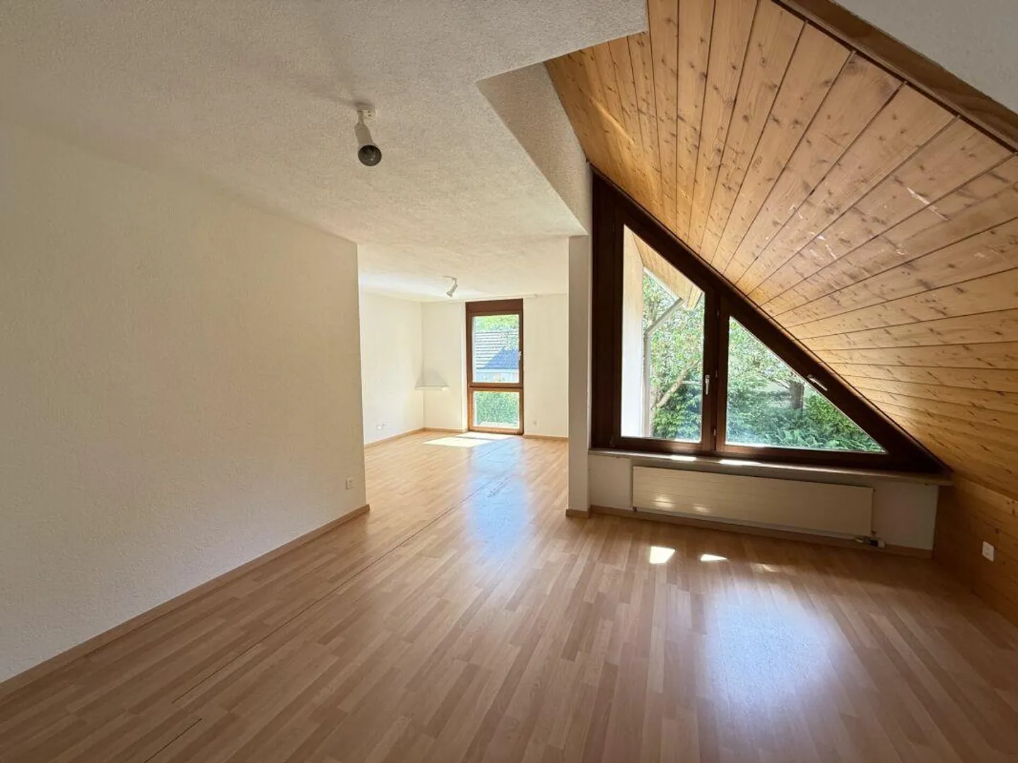 Spacious and Detached 9 1/2-Room Single-Family House - Nature-Friendly Living Close to the City - Photo 10 of 18